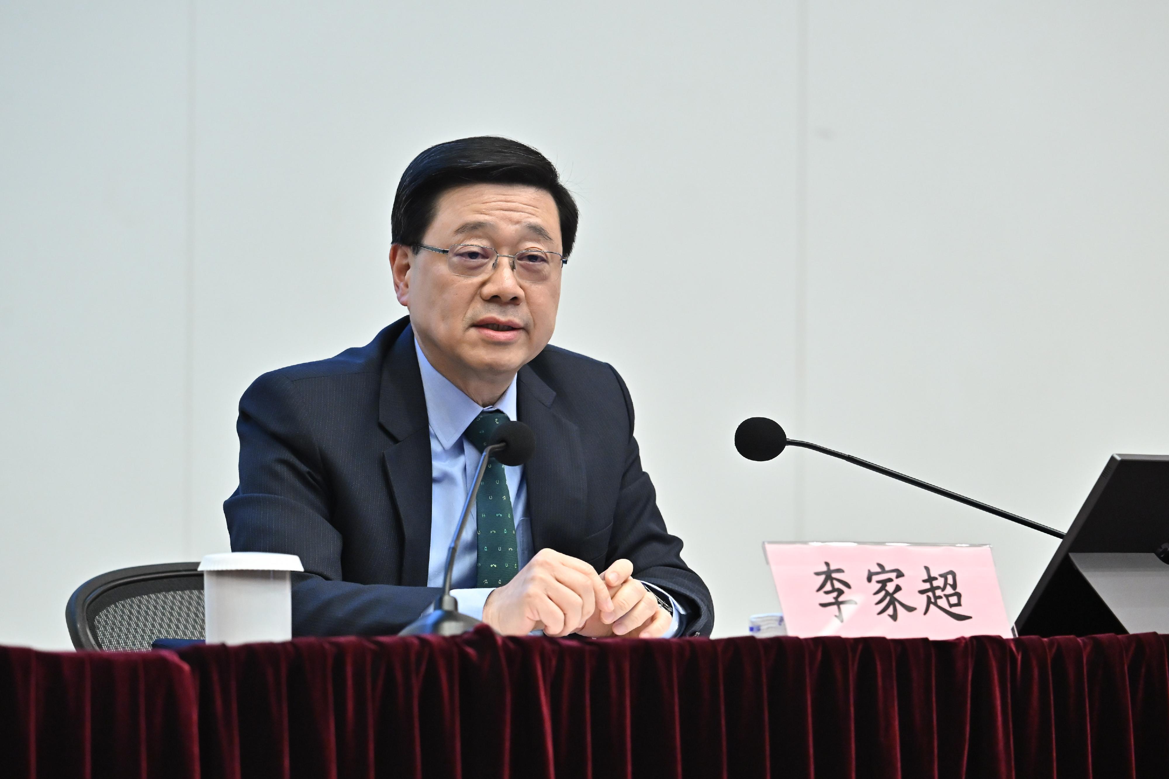 The Hong Kong Special Administrative Region Government today (April 3) held a seminar on learning the spirit of the "two sessions" at the Central Government Offices. Photo shows the Chief Executive, Mr John Lee, speaking at the seminar.
