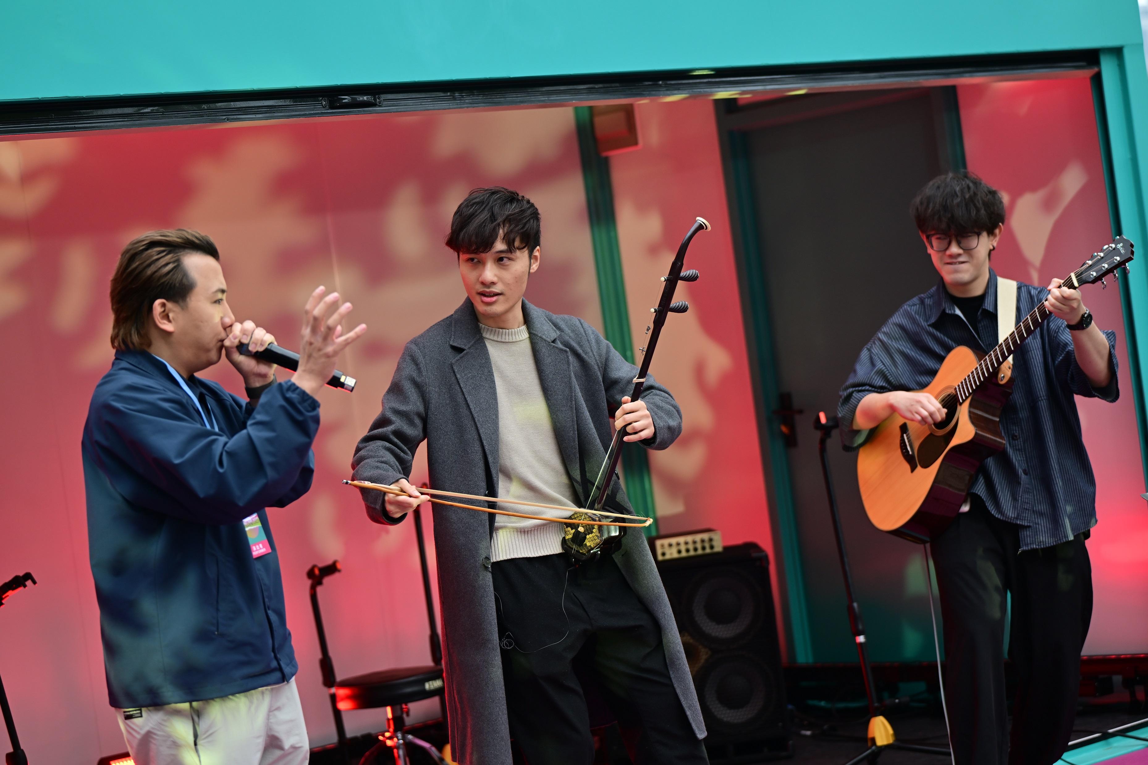 The two-day outdoor music carnival "ImagineLand 2025", one of the highlights of the Hong Kong Pop Culture Festival 2025, will be held on April 5 and 6. The "Go Beyond Concert" showcases three stages, namely the Forest Stage, Grove Stage and Seed Stage, featuring popular songs and original works performances. Photo shows erhuist Wan Pin Chu (centre), beatboxer Heartgrey (left) and guitarist Loka Lo (right) conducting a rehearsal.

