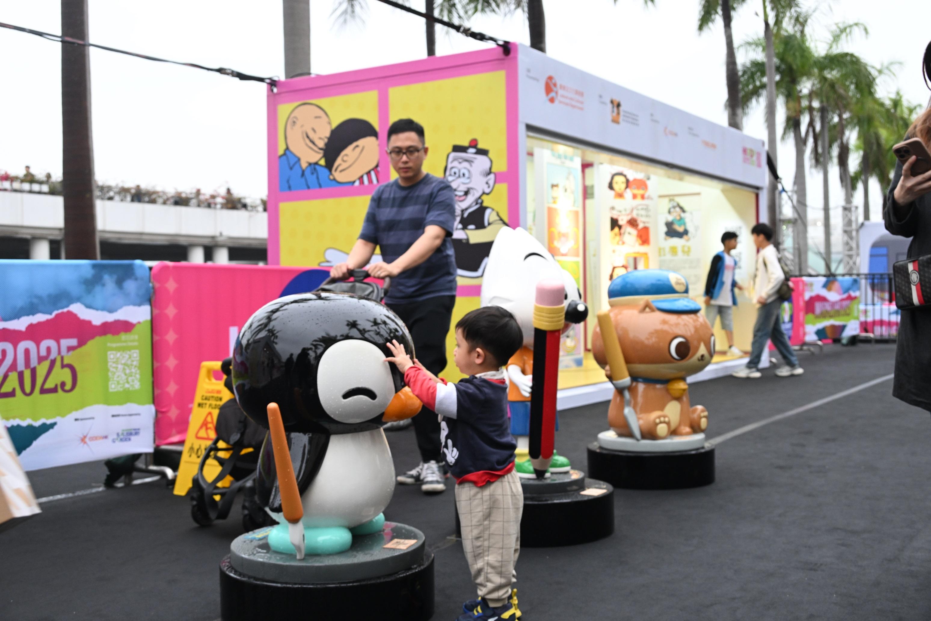 「香港流行文化節2025」的重頭節目《ImagineLand 2025》戶外音樂嘉年華，今明兩日（四月五日至六日）舉行，費用全免。當中的「漫『Fun』體驗館」展出玻璃纖維漫畫公仔，讓市民與心愛的漫畫角色「打卡」留念。