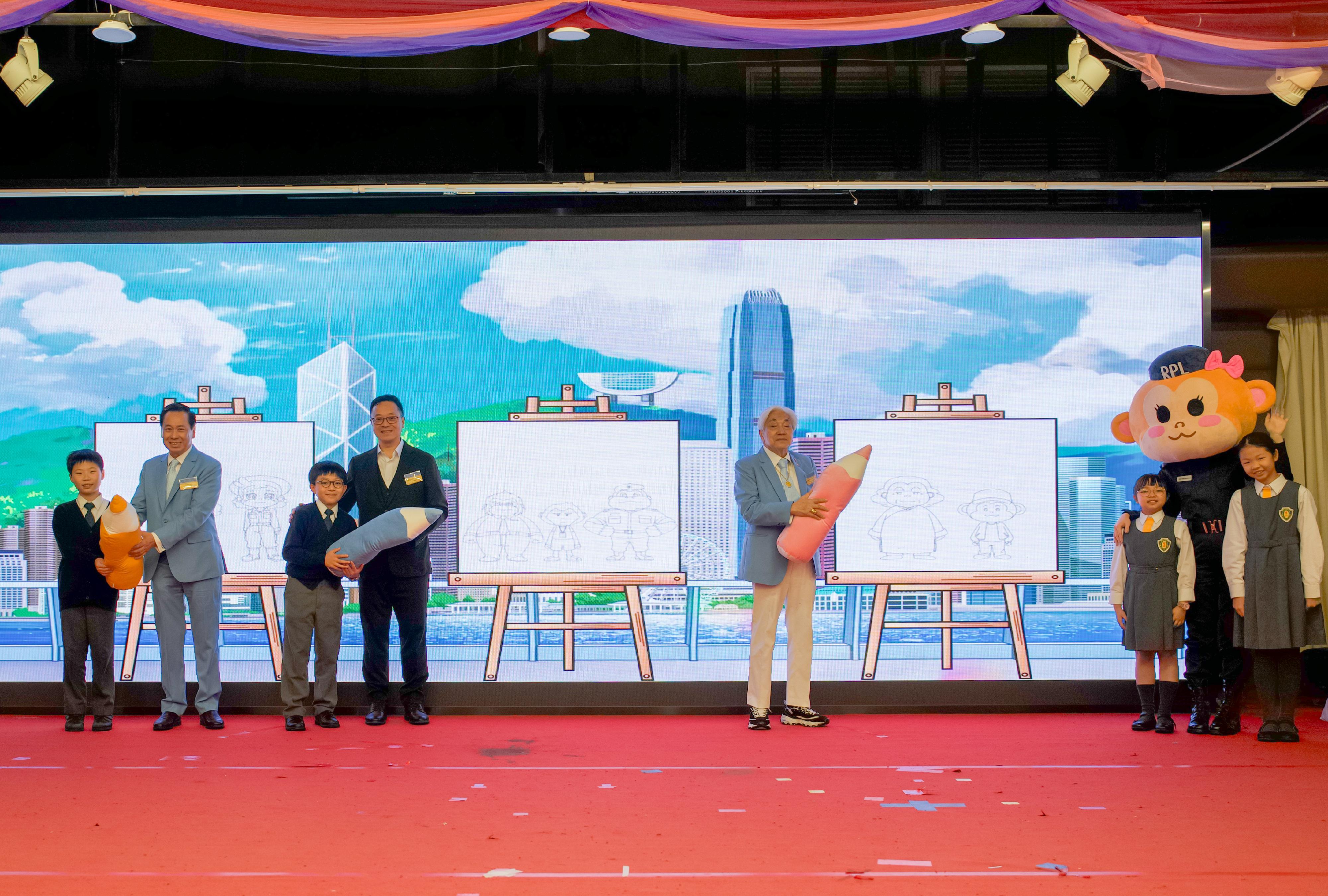 The Correctional Services Department held an animation launch ceremony and carnival today (April 5) at the Wong Tai Sin Temple to promote national security and moral education among the public. Photo shows the Commissioner of Correctional Services, Mr Wong Kwok-hing (fourth left); the Chairman of the Board of Directors of Sik Sik Yuen, Mr Lai Chak-sum (second left); and the Abbot of Sik Sik Yuen Wong Tai Sin Temple, Dr Lee Yiu-fai (fourth right), at the launch ceremony.
