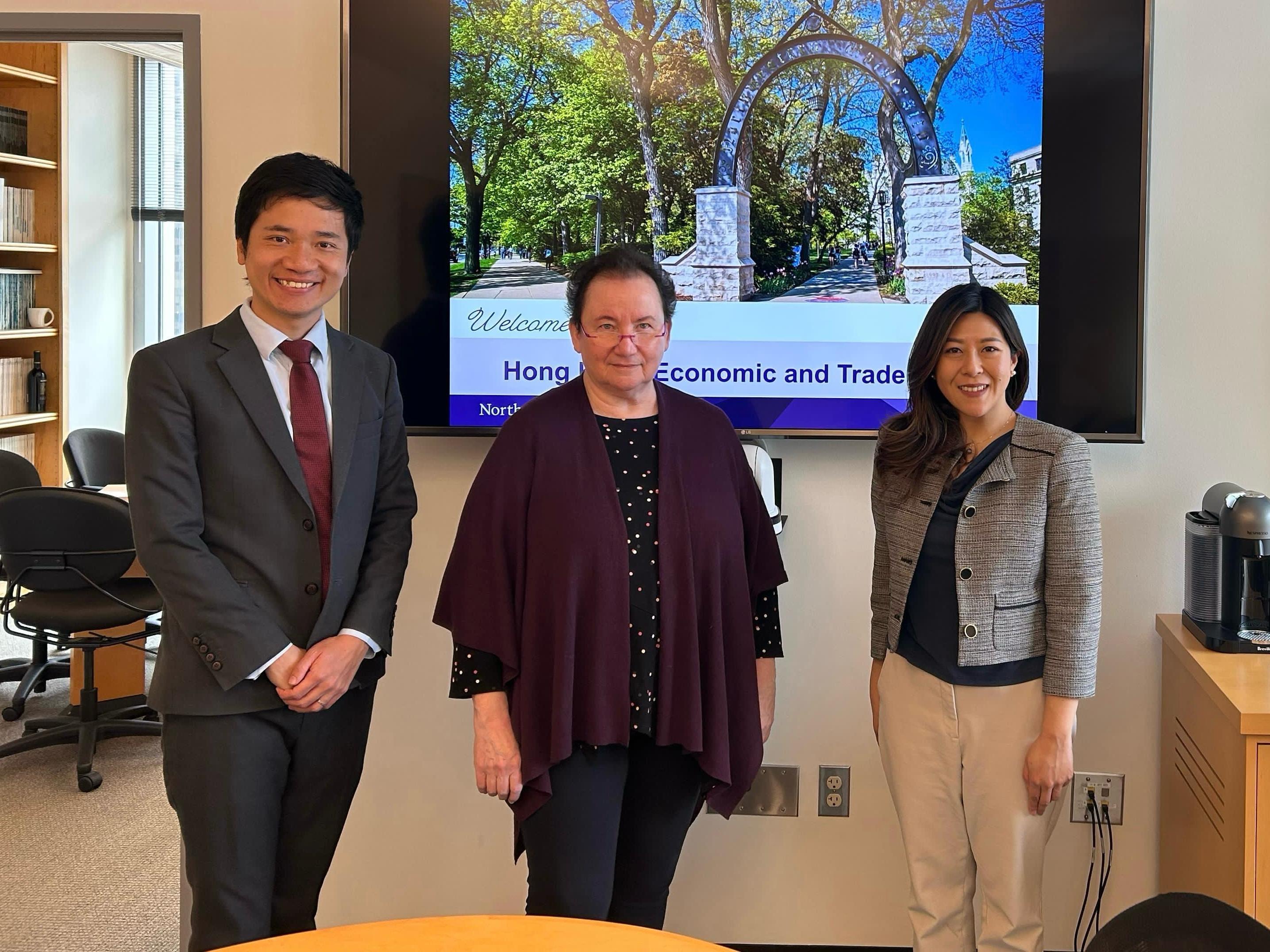 The Hong Kong Economic and Trade Office, New York (New York ETO) strengthened the cultural, business and educational ties between Hong Kong and Chicago, Illinois during a duty visit to the city on April 3 to 5 (Chicago time). Photo shows (from right to left) Director of the New York ETO, Ms Maisie Ho, Vice President for International Relations at Northwestern University Devora Grynspan and Deputy Director of the New York ETO Mr William Leung. 