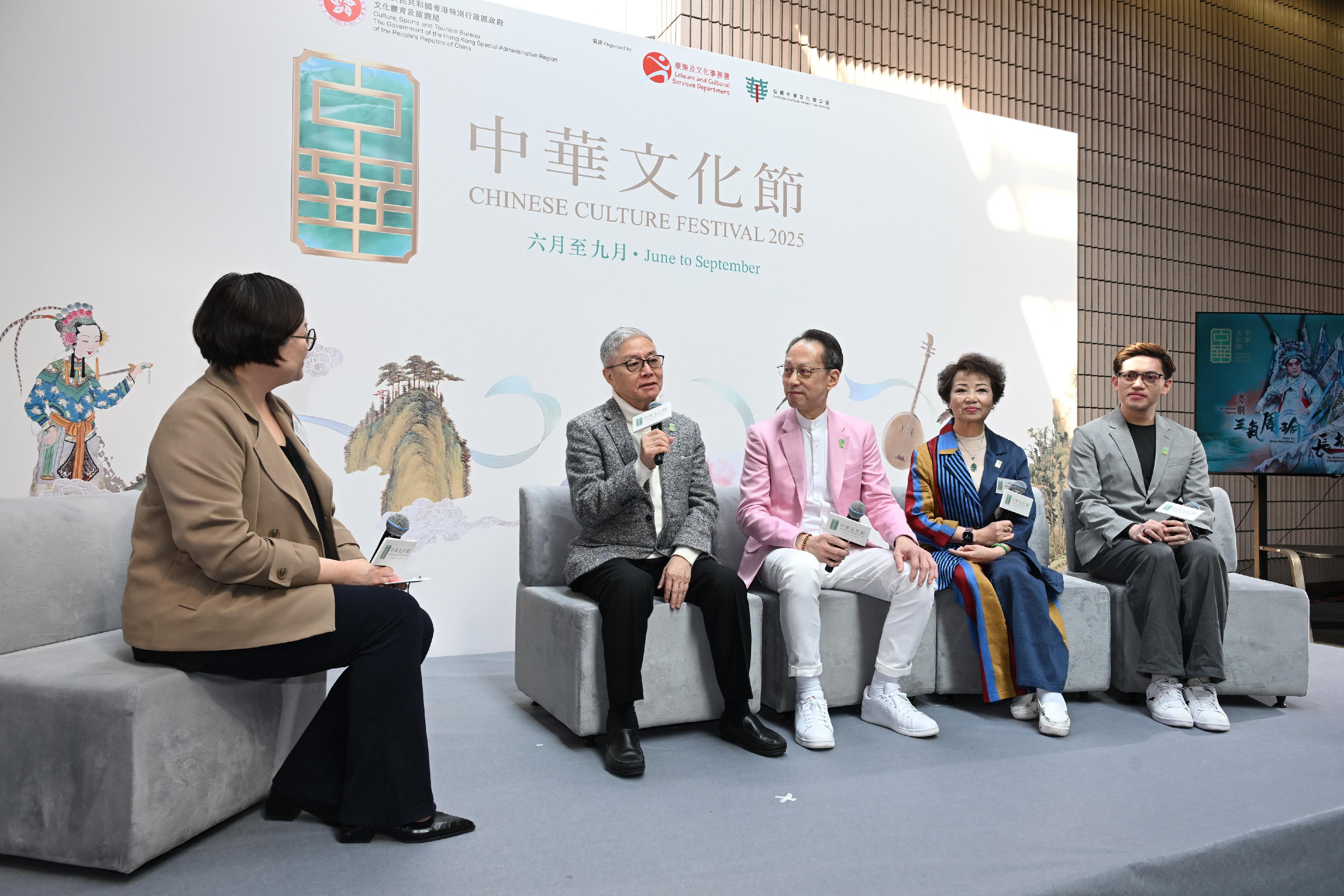 第二屆「中華文化節」節目簡介會今日（四月七日）在香港文化中心舉行。圖示粵劇名伶阮兆輝（左二）、李龍（中）、尹飛燕（右二）與新進演員譚穎倫（右一）於節目簡介會一同暢談中國戲曲的傳承與創新。