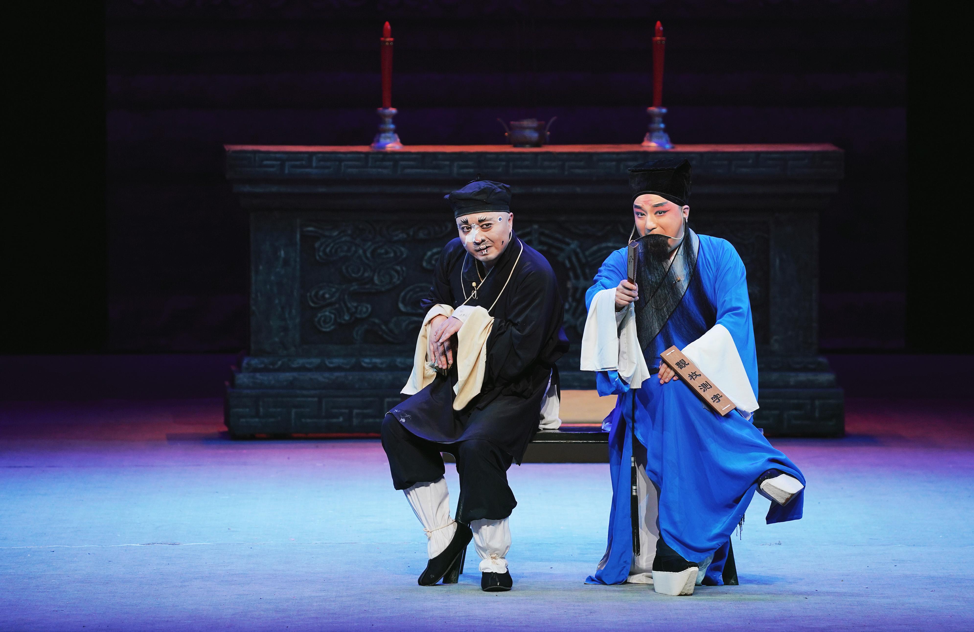 The Chinese Culture Festival 2025 will be held from June to September. Photo shows a scene from "Fifteen Strings of Cash" by the Zhejiang Jingkun Art Center (Kun Opera Troupe), a programme of this year's Chinese Opera Festival. 