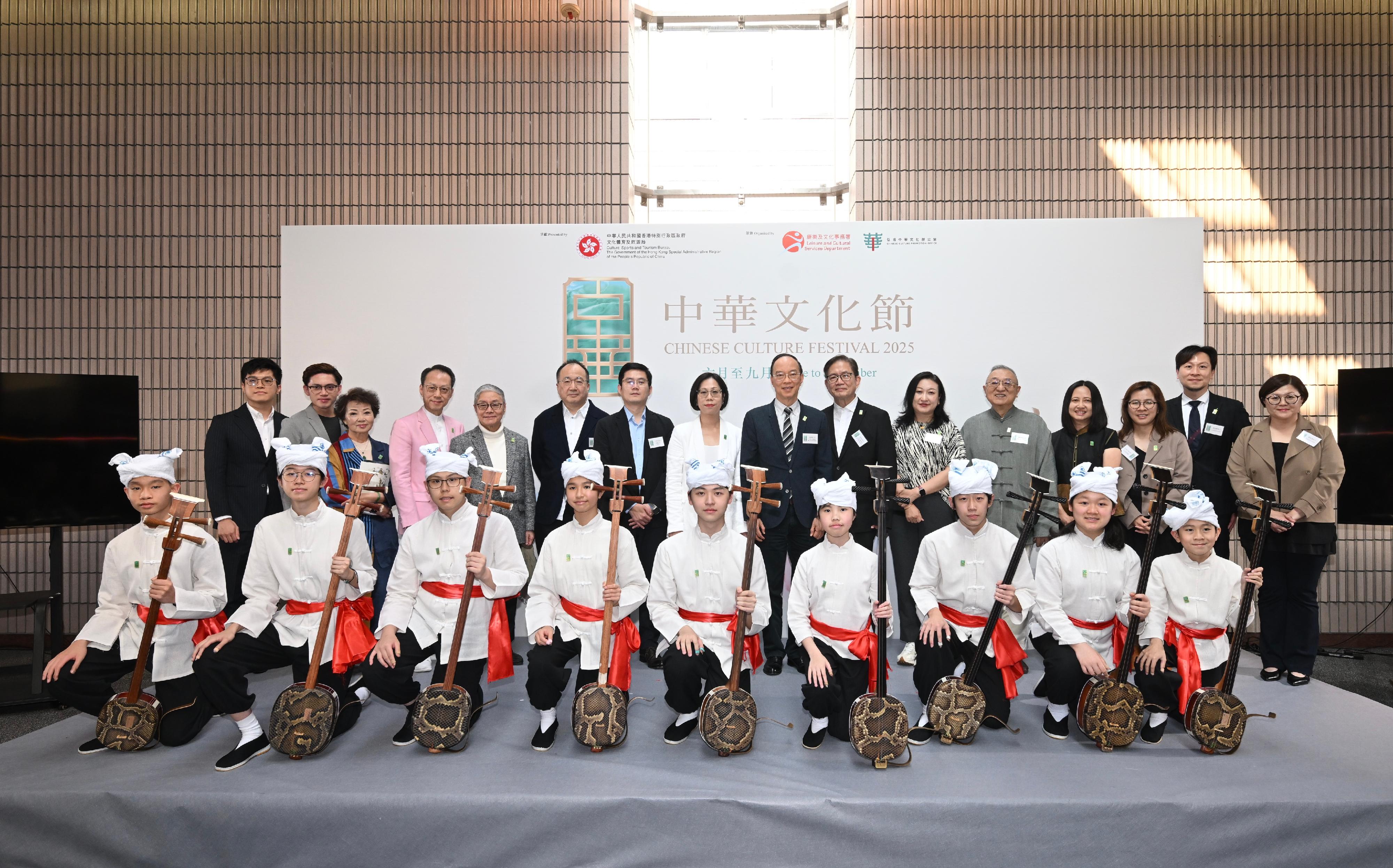 The programme briefing of the second Chinese Culture Festival was held today (April 7) at the Hong Kong Cultural Centre. Photo shows guests and performers attending today's programme briefing. 
