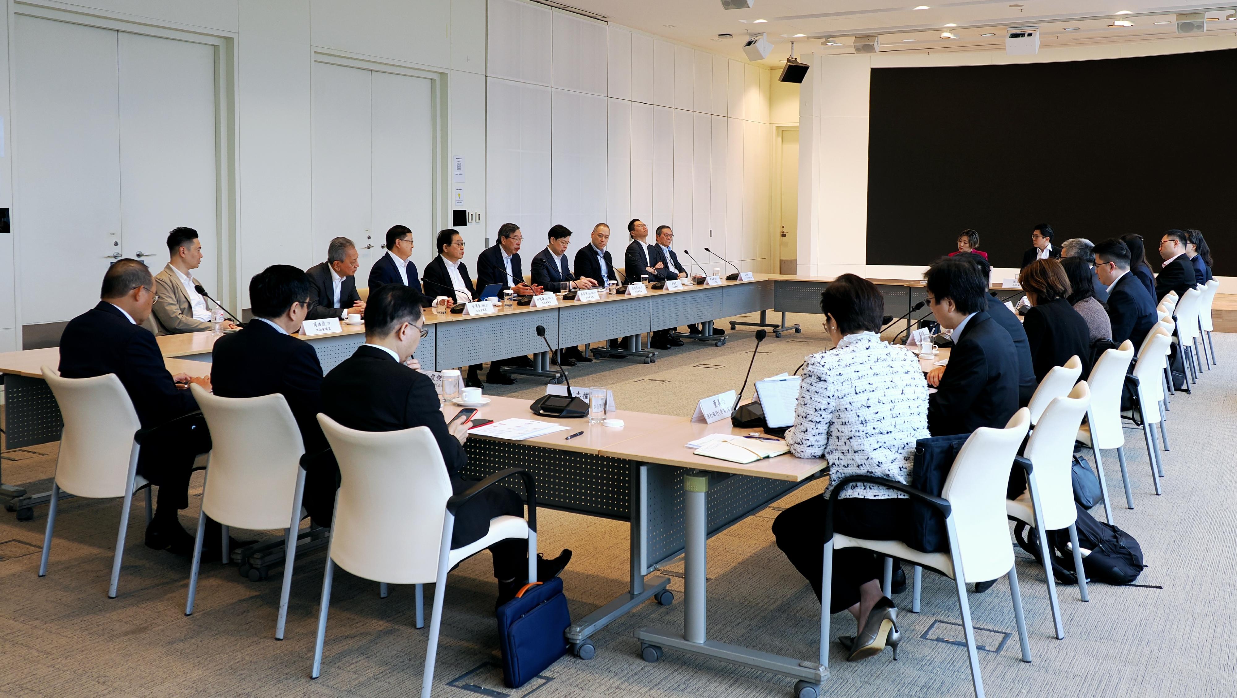 「銀行業中小企貸款協調機制」今日（四月八日）舉行會議，討論各行業中小企的最新發展情況。