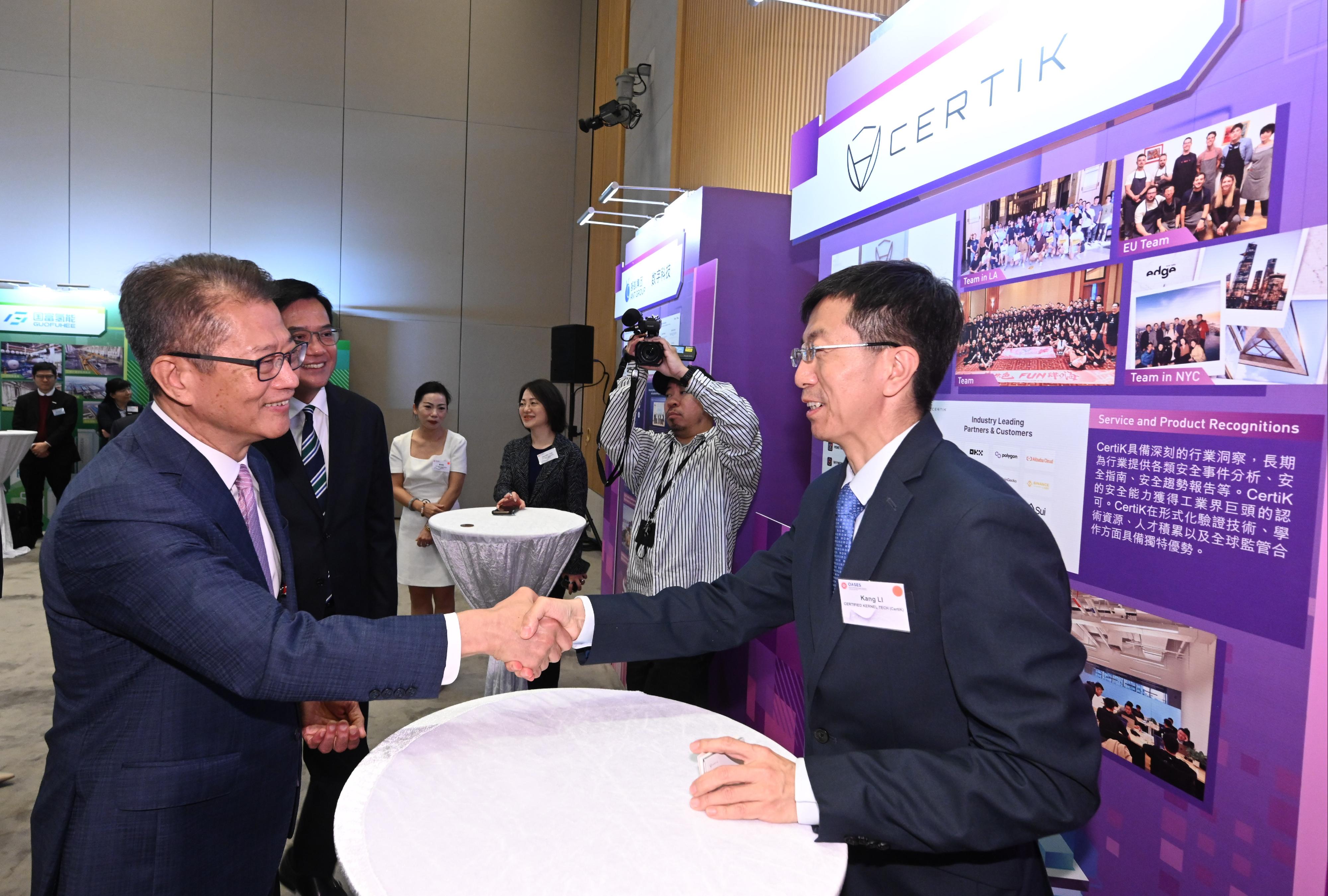 The Financial Secretary, Mr Paul Chan, attended the OASES Enterprises Signing Ceremony today (April 8). Photo shows Mr Chan (first left) interacting with a representative of the strategic enterprise. Looking on is the Deputy Financial Secretary, Mr Michael Wong (second left). 