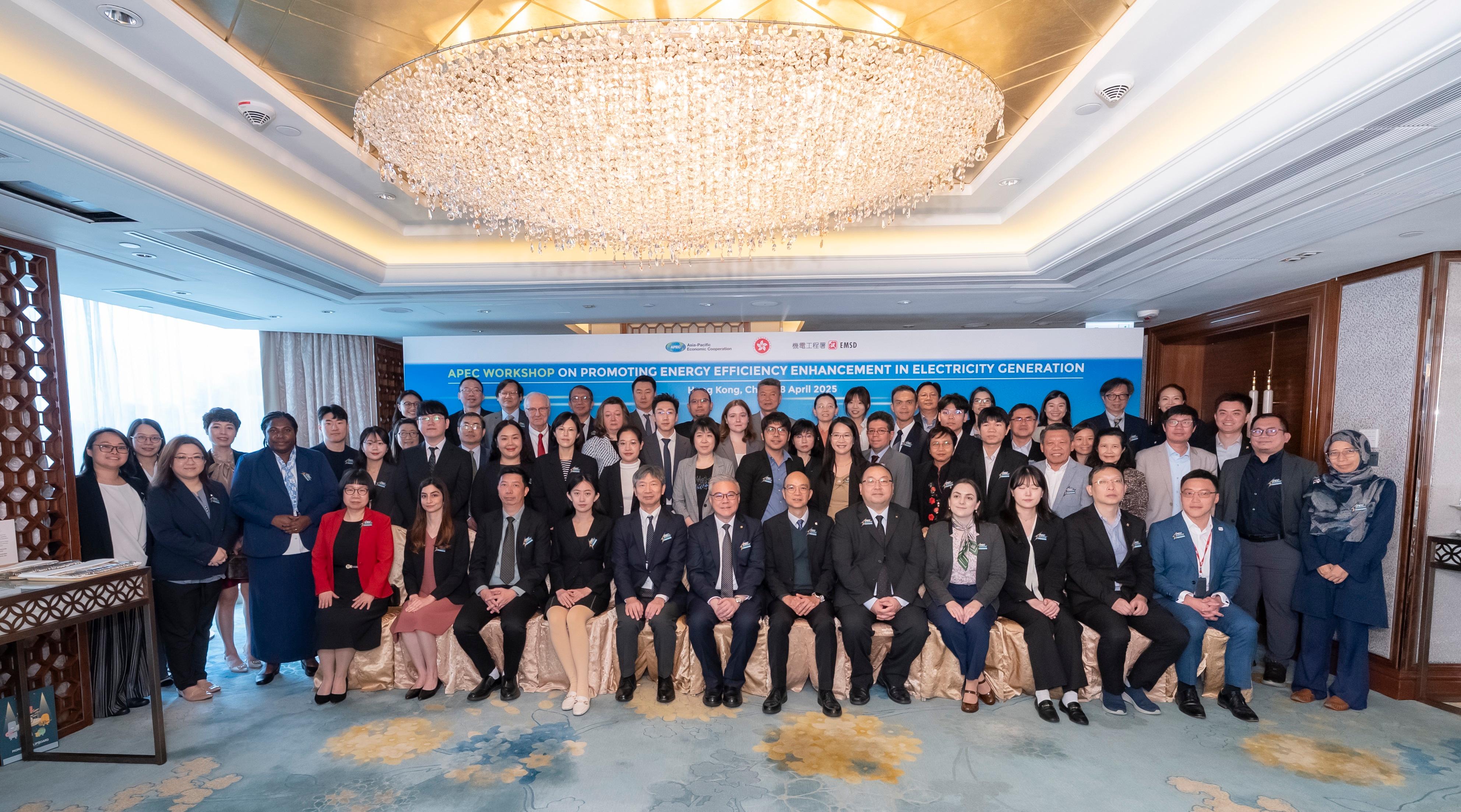 The Director of Electrical and Mechanical Services, Mr Poon Kwok-ying (first row, sixth left), is pictured with the participants at the Asia-Pacific Economic Cooperation Workshop on Promoting Energy Efficiency Enhancement in Electricity Generation yesterday (April 8).