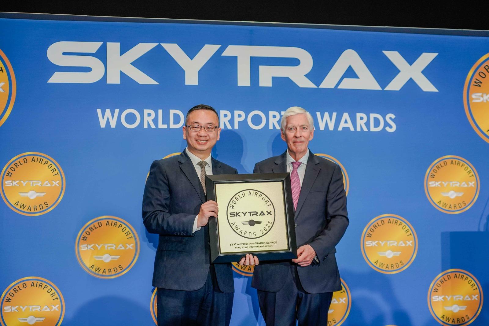 The Hong Kong Immigration Department has been voted the winner of the 2025 Skytrax Award for Best Airport Immigration Service in the World Passenger Survey commissioned by Skytrax, an international specialist research agent of the air transport industry. Photo shows the Director of Immigration, Mr Benson Kwok (left), receiving the 2025 Best Airport Immigration Service Award from the Chief Executive Officer of Skytrax, Mr Edward Plaisted (right), in Madrid, Spain, on April 9 (Madrid time).