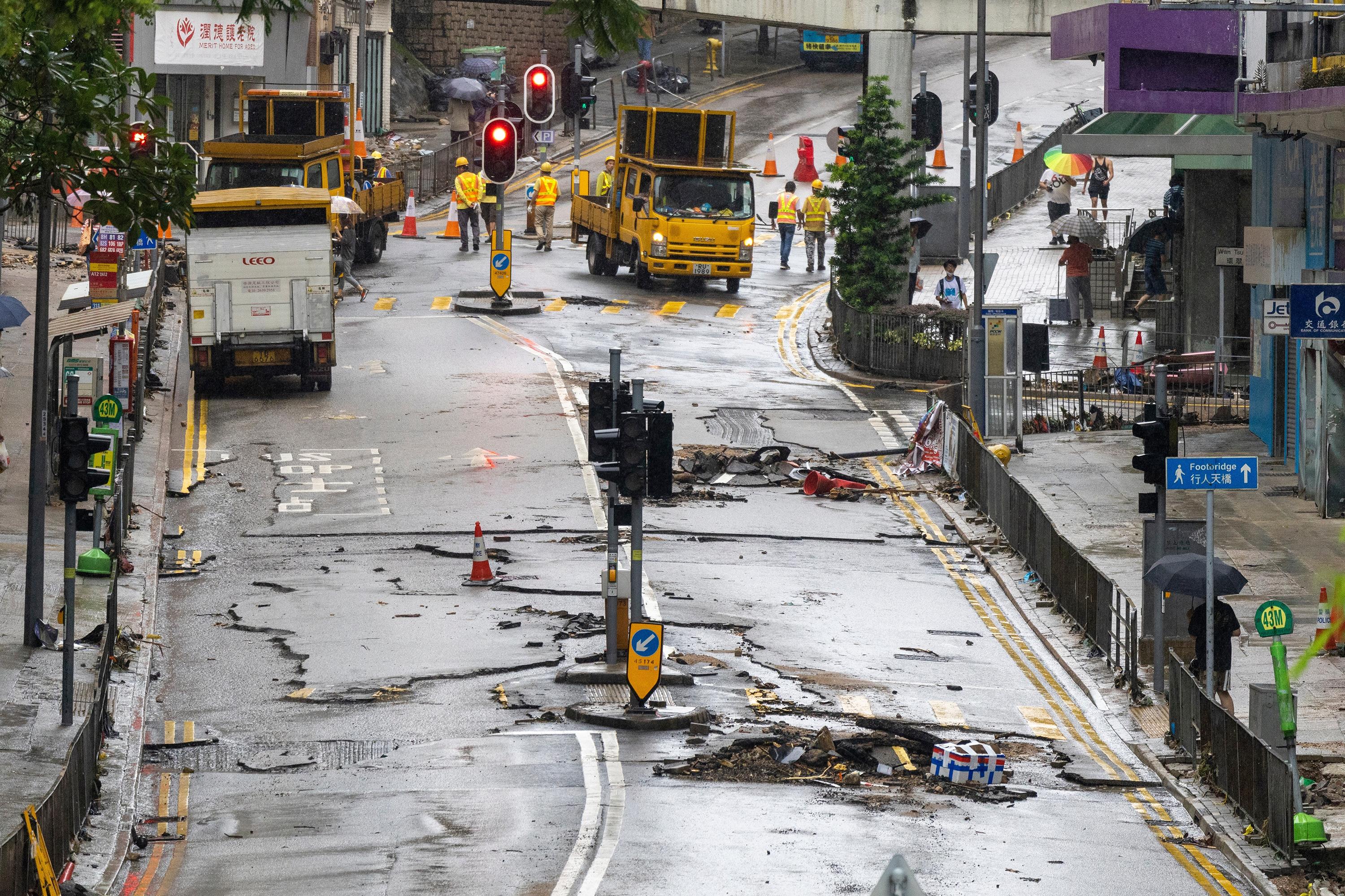 The Ombudsman, Mr Jack Chan, today (11 April) announced the launch of a direct investigation operation to examine the work of the Highways Department on the repair and maintenance of public roads, in particular the prevention of serious road subsidence incidents.