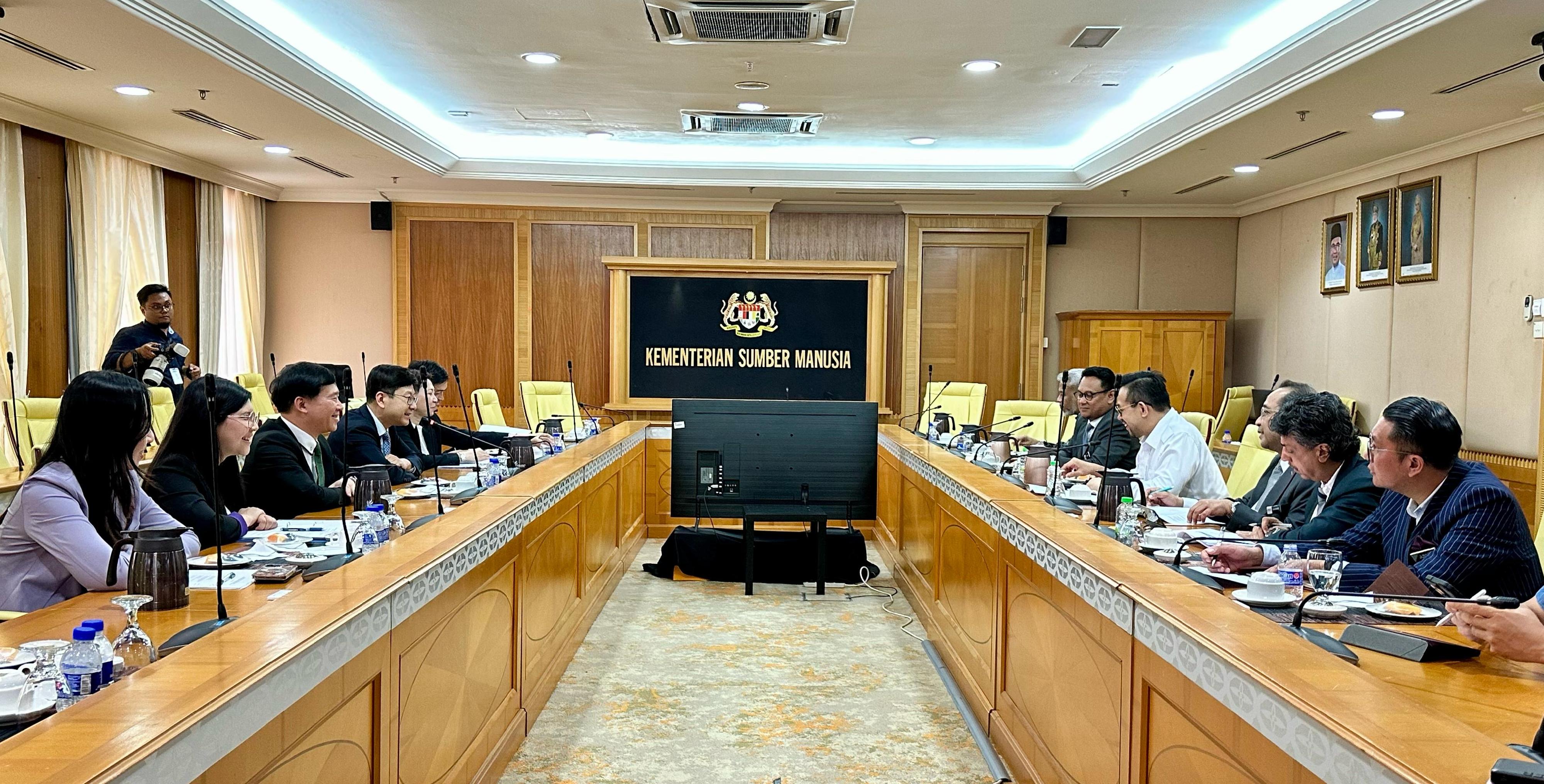 The Secretary for Labour and Welfare, Mr Chris Sun, visited Kuala Lumpur, Malaysia, from April 10 to 12. The Under Secretary for Constitutional and Mainland Affairs, Mr Clement Woo, and the Director of Hong Kong Talent Engage, Mr Anthony Lau, also joined the visit. Photo shows Mr Sun (fourth left) and Mr Woo (third left) meeting with the Minister of Human Resources of Malaysia, YB Steven Sim (fourth right), to discuss ways to enhance mutual co-operation on areas including talent attraction yesterday (April 11).