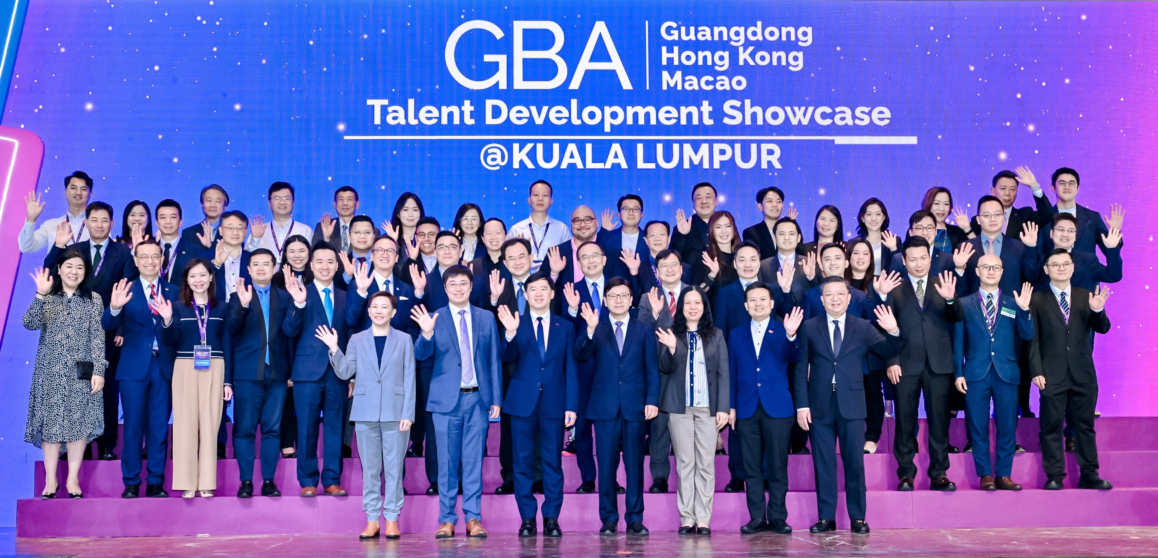 The Secretary for Labour and Welfare, Mr Chris Sun, visited Kuala Lumpur, Malaysia, from April 10 to 12. The Under Secretary for Constitutional and Mainland Affairs, Mr Clement Woo, and the Director of Hong Kong Talent Engage, Mr Anthony Lau, also joined the visit. Photo shows Mr Sun (front row, centre); Mr Woo (front row, third left); Mr Lau (front row, first right); and the Director-General of the Hong Kong Economic and Trade Office, Jakarta, Miss Libera Cheng (front row, first left), with speakers and working partners at the Symposium of the Guangdong-Hong Kong-Macao Greater Bay Area Talent Development Showcase today (April 12).