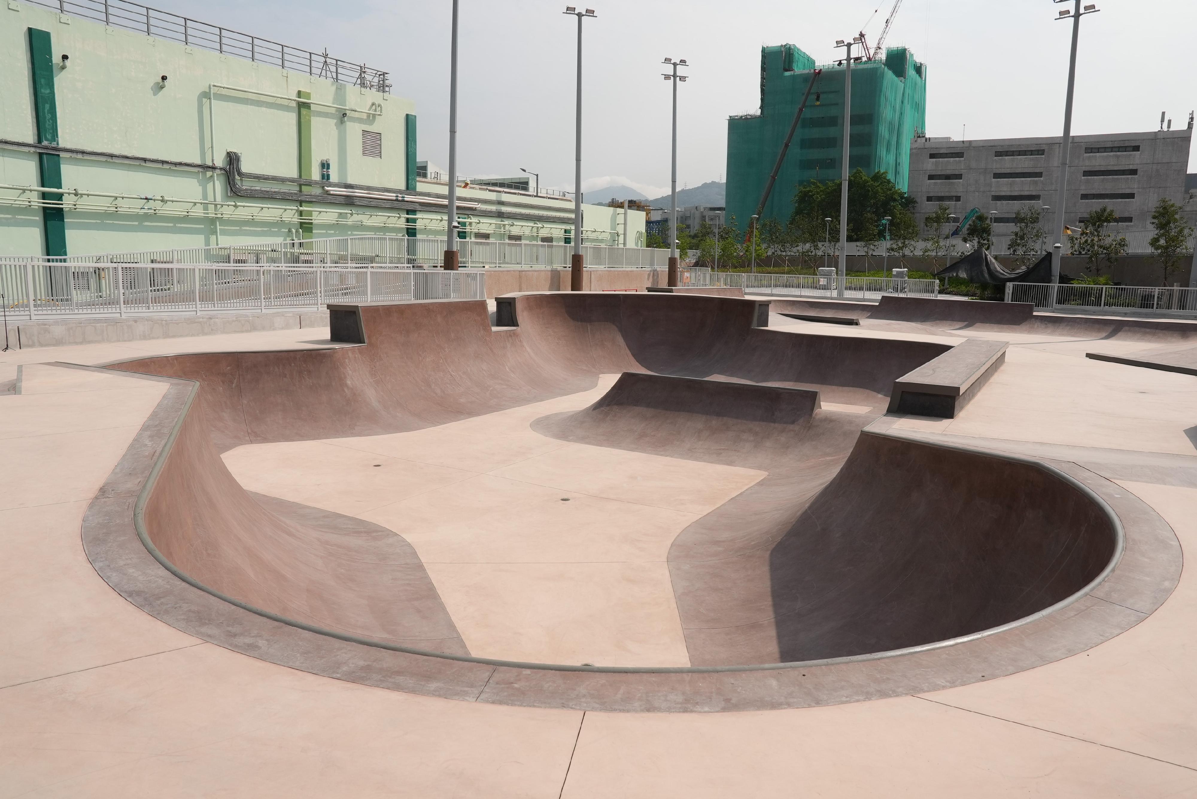 The reprovisioned On Lok Mun Street Playground in Fanling opens today (April 12) to provide the public with a variety of extreme sports facilities that meet international standards. Photo shows extreme sports facility at the playground, the bowl course.