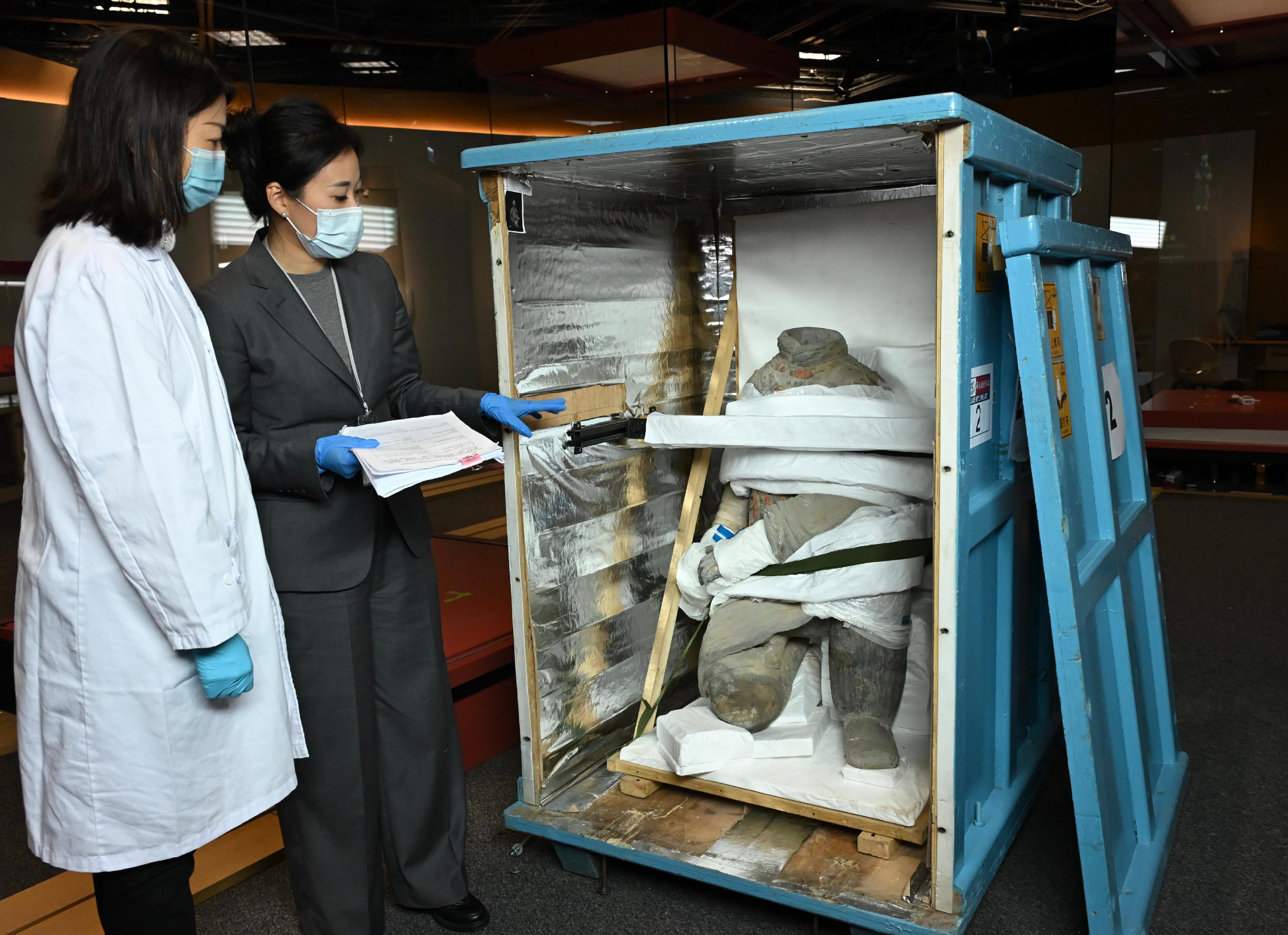 "The Hong Kong Jockey Club Series: The Great Unity - Civilisation of the Qin and Han Dynasties in Shaanxi Province" exhibition will be held at the Hong Kong Museum of History from April 16 to July 7. Photo shows a museum conservator from the Leisure and Cultural Services Department and an expert from Shaanxi performing condition inspection on the body of Terracotta Kneeling Archer, a grade-one national treasure from a collection of the Emperor Qinshihuang’s Mausoleum Site Museum. 