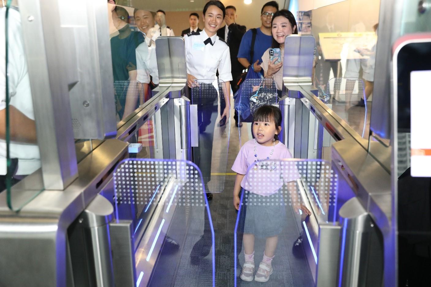 To echo the 10th National Security Education Day, the Immigration Service Institute of Training and Development held an open day today (April 12). Photo shows members of the public using a simulated facility to experience the Contactless e-Channel service.