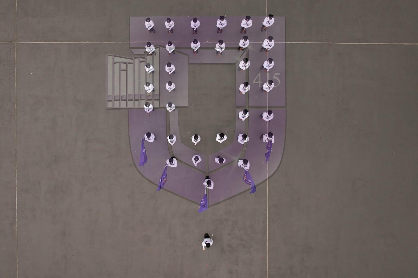 To echo the 10th National Security Education Day, the Immigration Service Institute of Training and Development held an open day today (April 12). Photo shows the Departmental Contingent forming the logo of the National Security Education Day, symbolising the concerted efforts of the Immigration Department to safeguard the sovereignty, security and development interests of our nation.
