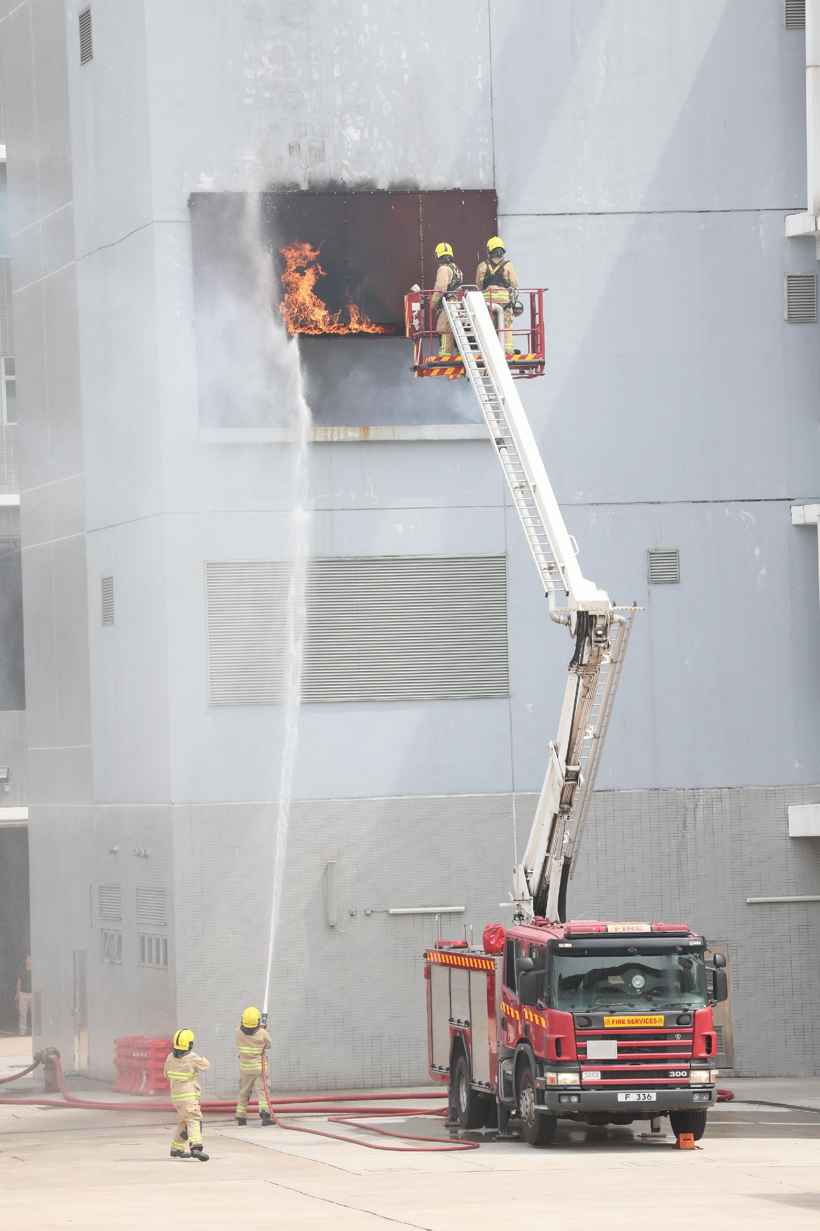 In response to and in support of the 10th National Security Education Day, the Fire Services Department (FSD) held an open day today (April 13) at the Fire and Ambulance Services Academy in Tseung Kwan O. Photo shows FSD personnel performing a firefighting demonstration.