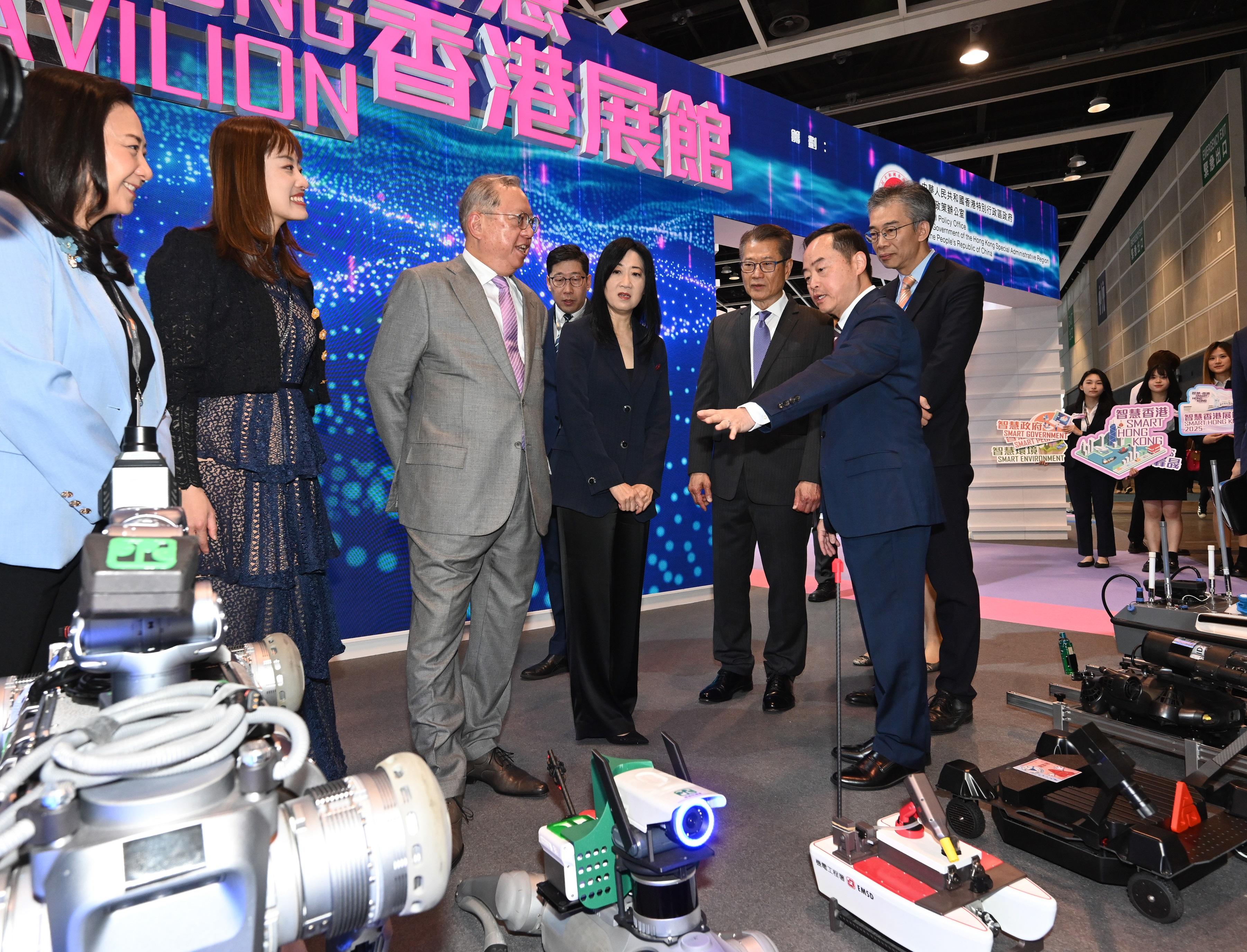The Financial Secretary, Mr Paul Chan (third right), today (April 13) attended the Opening Ceremony of BIT Week 2025 and toured the InnoEX exhibition.