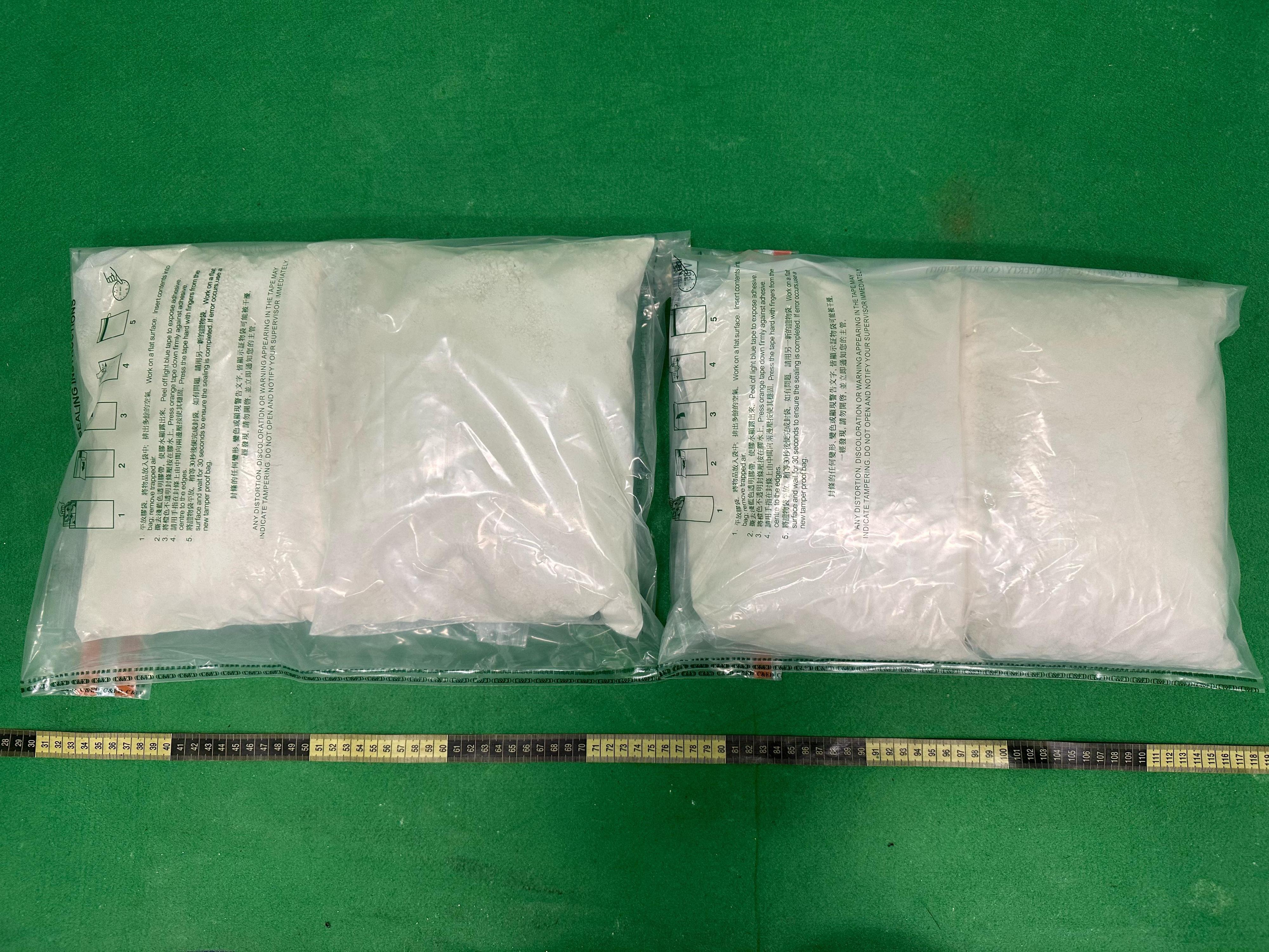 Hong Kong Customs yesterday (April 12) detected two drug trafficking cases involving passengers at Hong Kong International Airport and seized a total of about 12 kilograms of suspected ketamine and about 7kg of suspected cocaine, with a total estimated market value of about $11.9 million. Photo shows the suspected cocaine seized. 