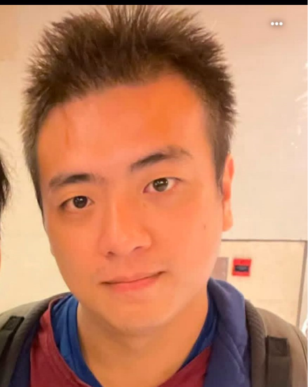 三十二歲男子林德燁身高約一點七米，體重約八十公斤，肥身材，圓面型，黃皮膚及蓄短黑髮。他最後露面時身穿深色外套、深色長袖上衣、深色長褲及攜有一個灰色背囊。