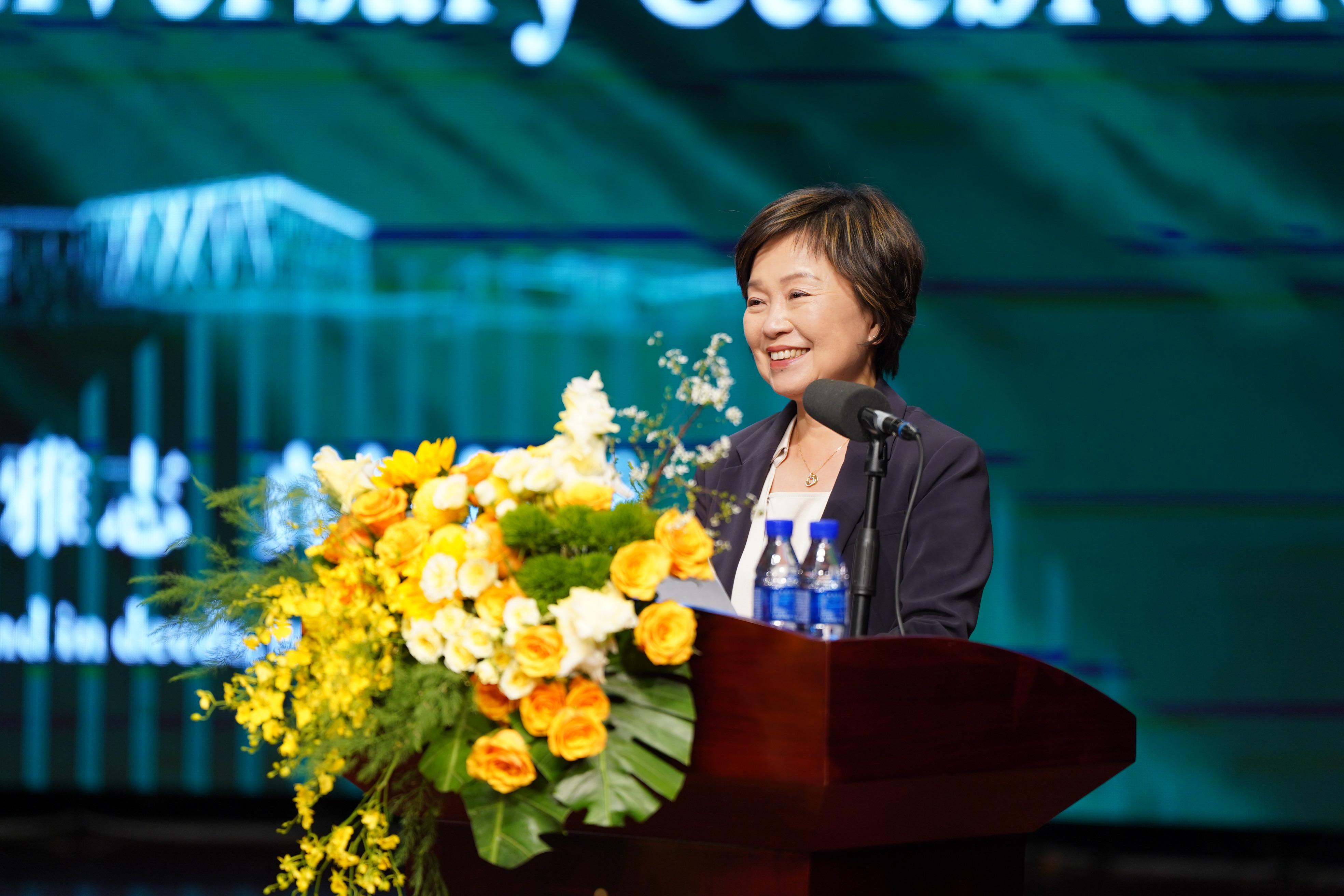 The Secretary for Education, Dr Choi Yuk-lin, delivers a speech at the 20th anniversary celebration ceremony of Beijing Normal-Hong Kong Baptist University in Zhuhai this afternoon (April 14).