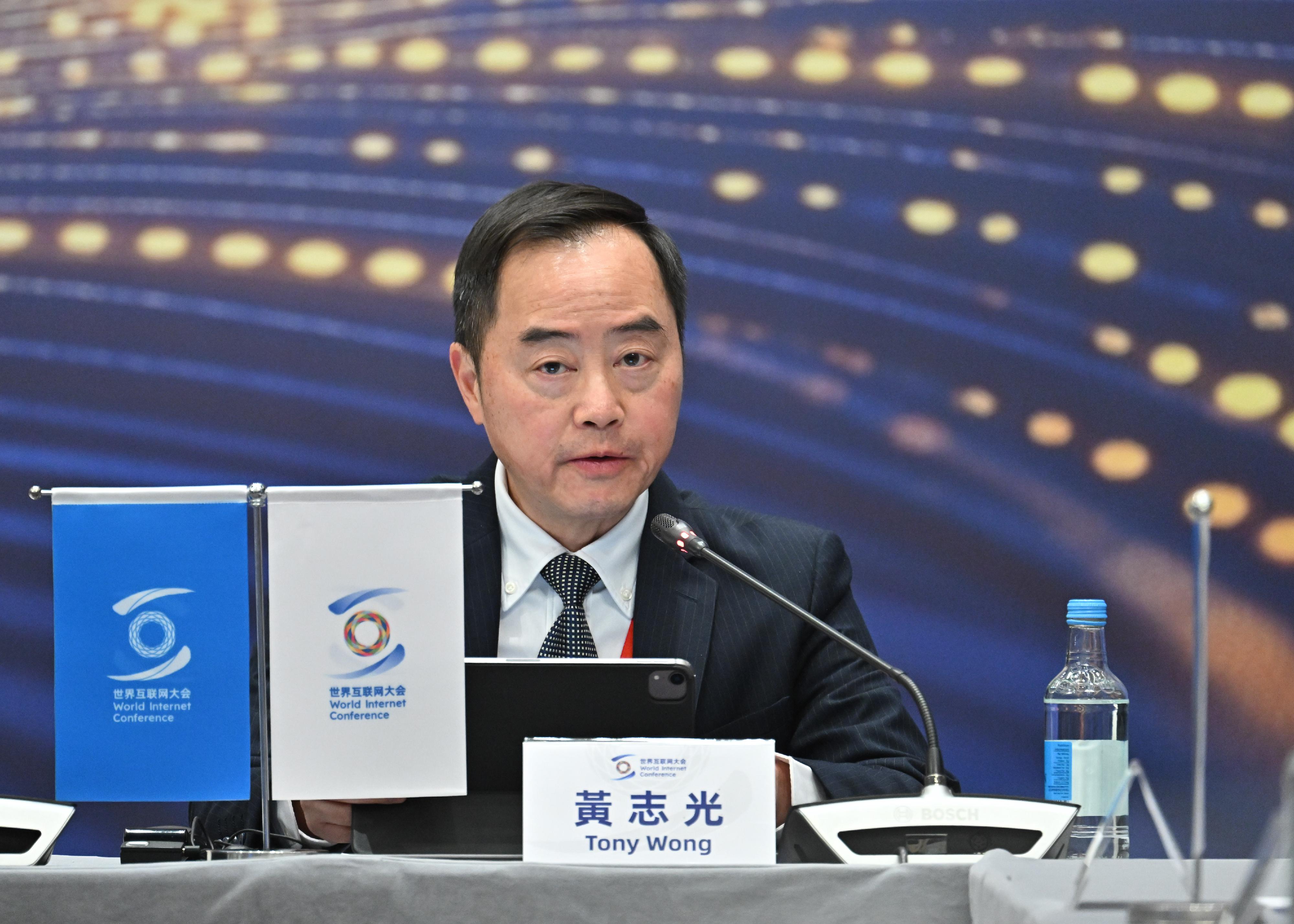 The Commissioner for Digital Policy, Mr Tony Wong, today (April 14) speaks at the Government-Enterprise Dialogue of World Internet Conference Asia-Pacific Summit.