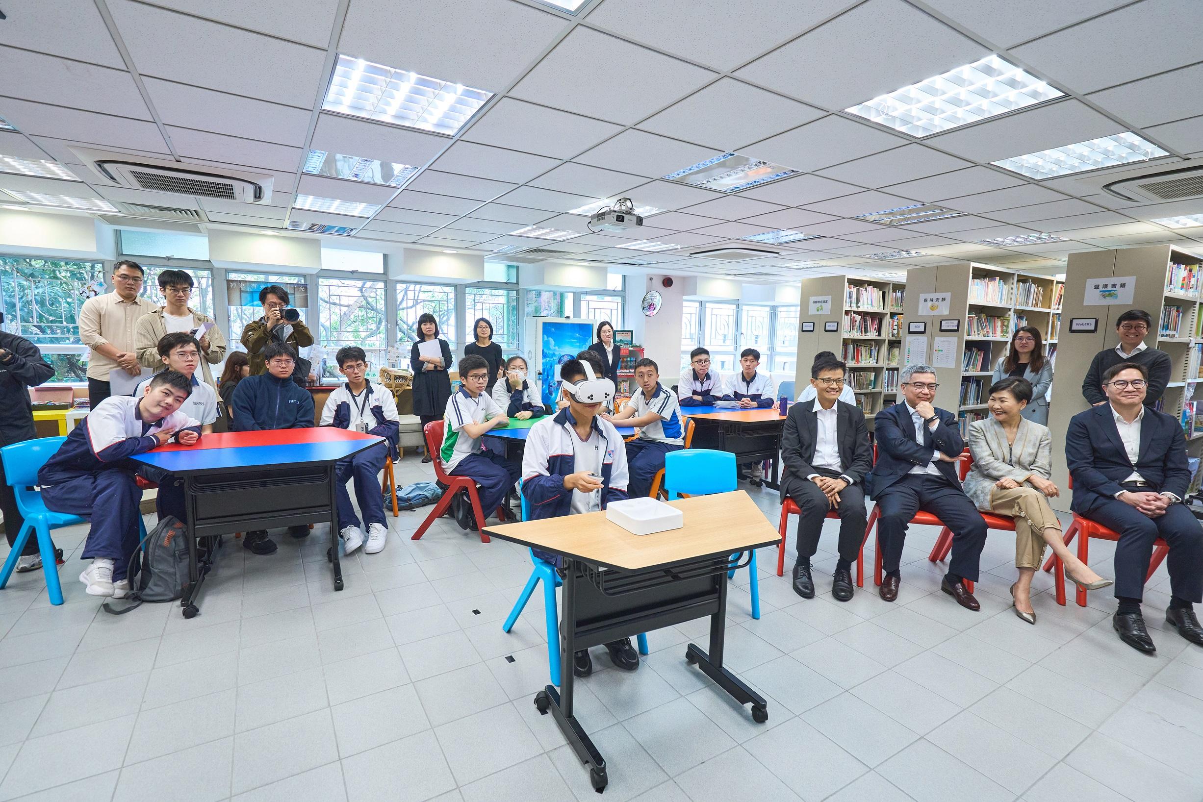 The Consumer Council and the Hong Kong Monetary Authority have joined hands in launching a series of new virtual reality simulation games. Photo shows participating students trying out the virtual reality simulation games. 