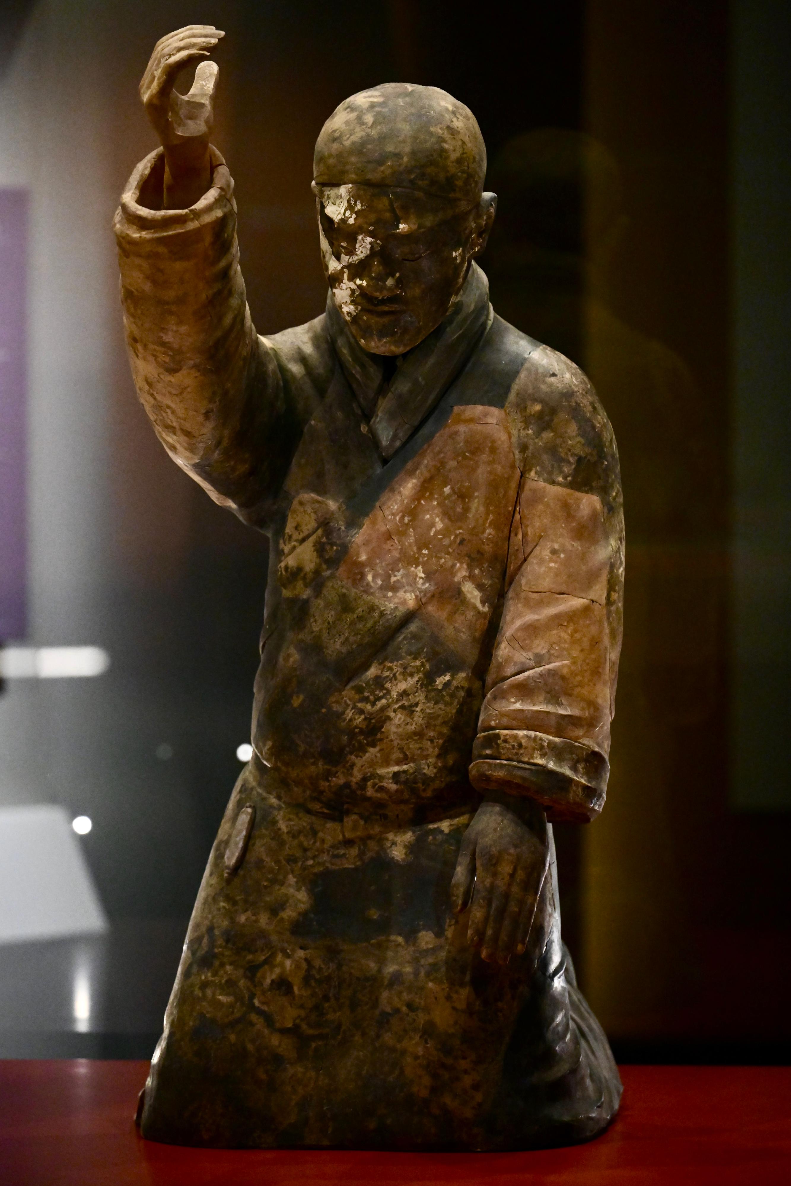 The Hong Kong Museum of History’s "The Hong Kong Jockey Club Series: The Great Unity - Civilisation of the Qin and Han Dynasties in Shaanxi Province" exhibition will be open to the public from tomorrow (April 16). Photo shows grade-one national treasure Terracotta Kneeling Musician, which is on its first display in Hong Kong, unearthed from Pit K0007, Mausoleum site of Emperor Qin Shihuang, Xi’an City, Shaanxi Province from a collection of Shaanxi Academy of Archaeology (Shaanxi Archaeology Museum). It wears a soft cap and socks without shoes, and carries a small pouch around his waist.