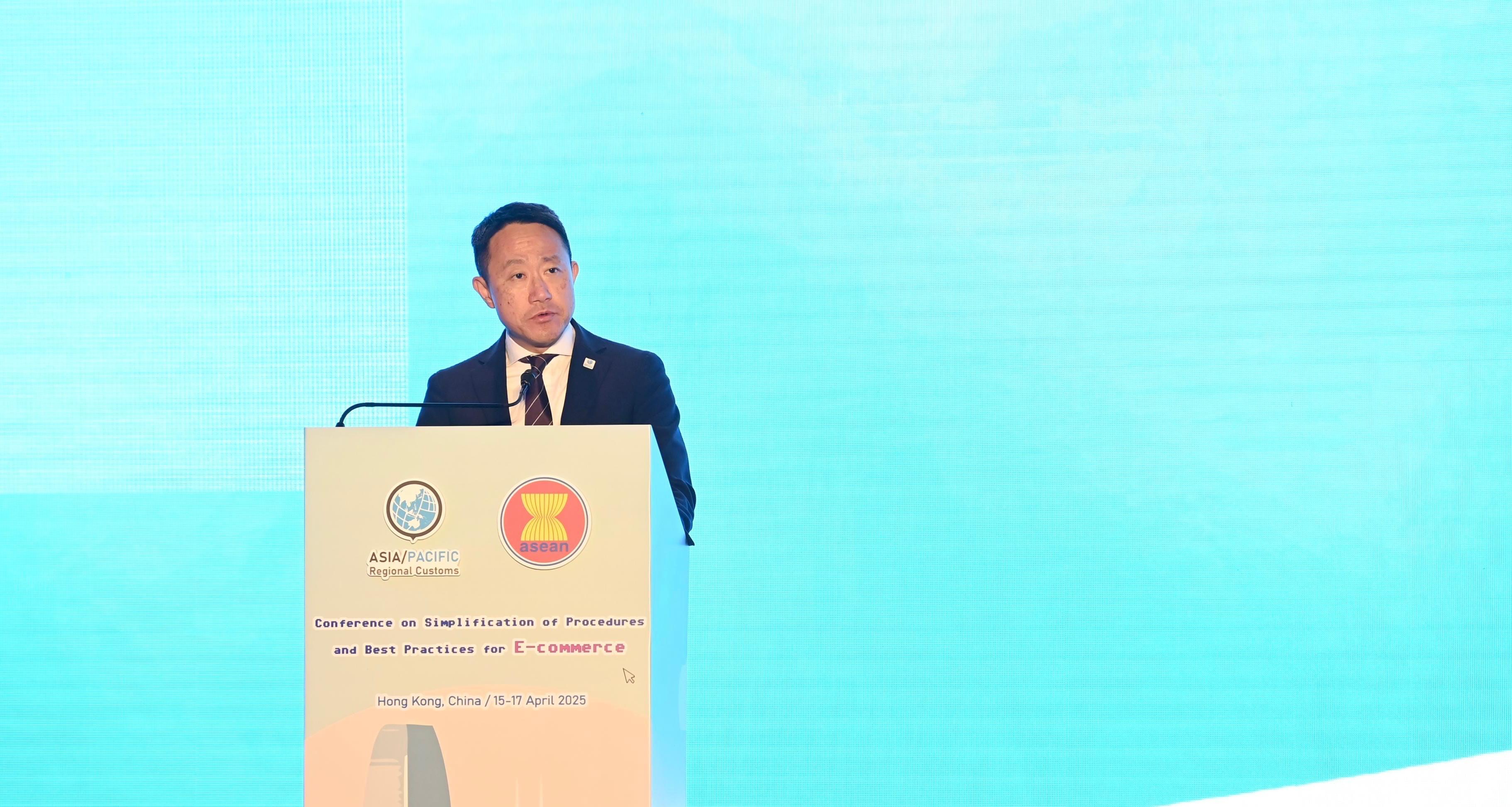 The Conference on Simplification of Procedures and Best Practices for E-commerce held by Hong Kong Customs and the Association of Southeast Asian Nations Secretariat concluded today (April 17). Photo shows the Commissioner of Customs and Excise, Mr Chan Tsz-tat, delivering his welcoming remarks at the Conference on April 15.