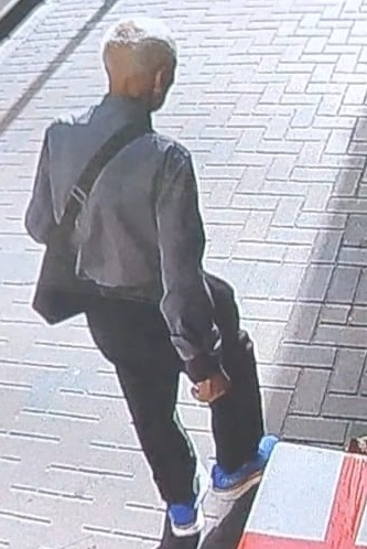 八十九歲男子梁鏗身高約一點七米，體重約五十公斤，瘦身材，尖面型，黃皮膚及蓄短白髮。他最後露面時身穿灰色長袖裇衫、黑色長褲、藍色鞋及攜有一個深色斜孭袋。