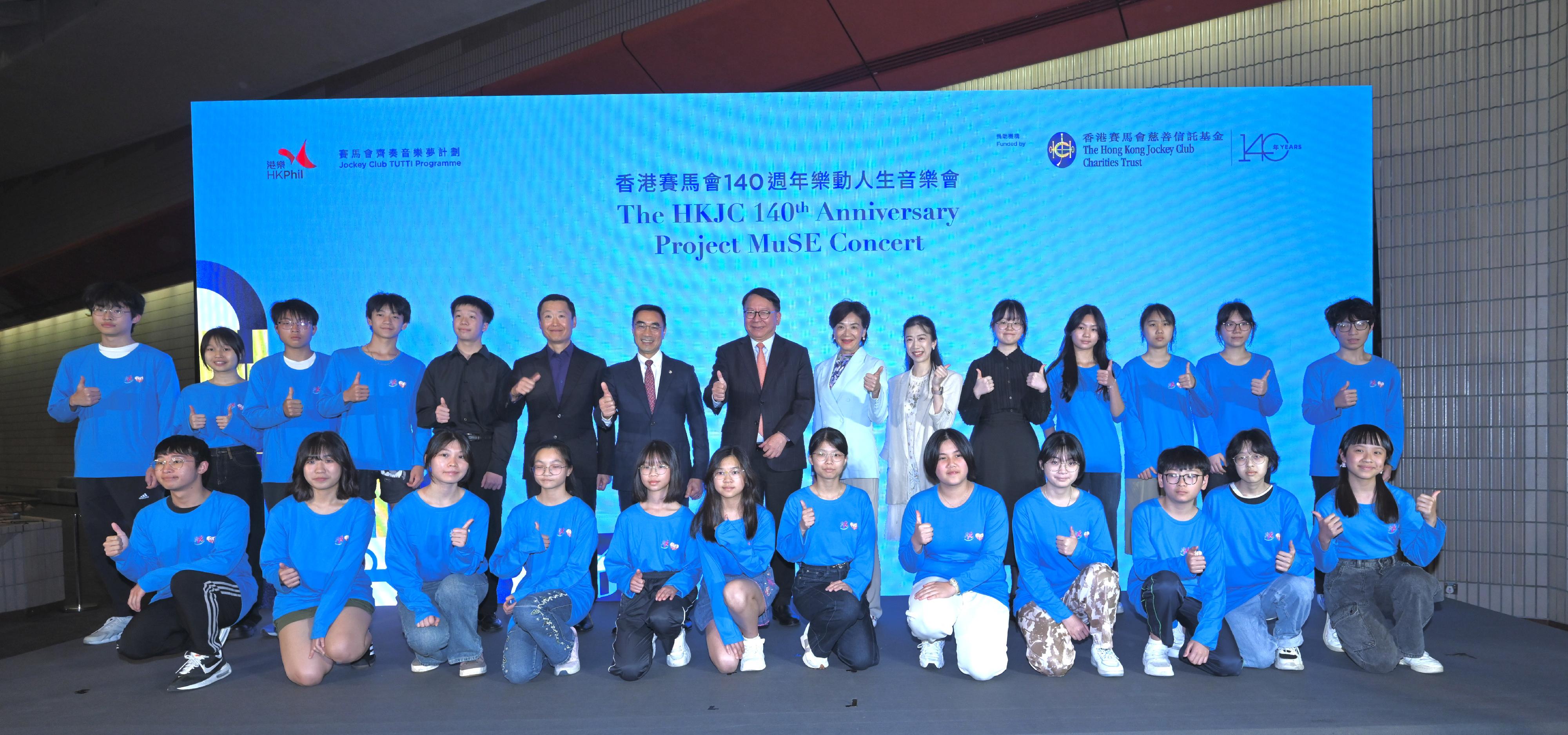The Chief Secretary for Administration, Mr Chan Kwok-ki, attended the Launch Ceremony of JC Project MuSE today (April 17). Photo shows Mr Chan (back row, centre); the Chairman of the Hong Kong Jockey Club, Mr Michael Lee (back row, seventh left), and other guests at the event.
