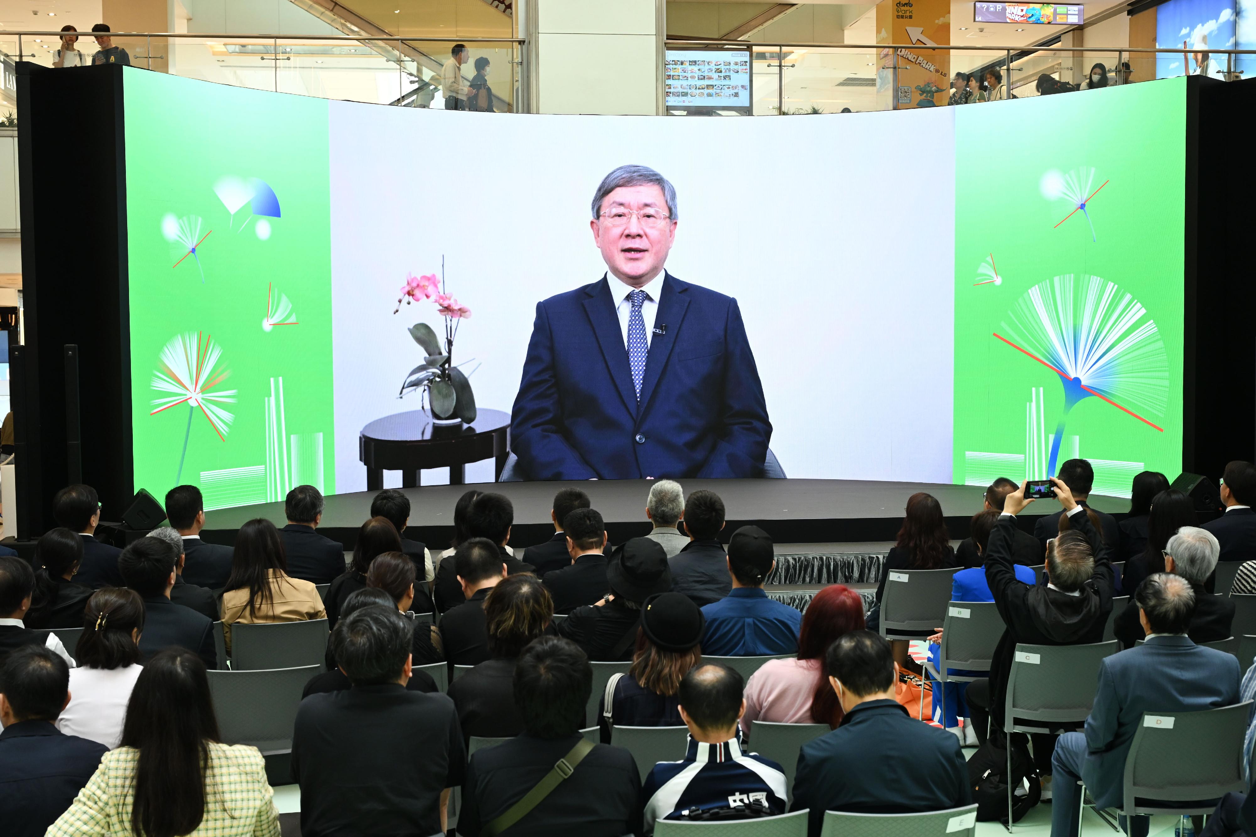 The Hong Kong Public Libraries of the Leisure and Cultural Services Department and the Hong Kong Publishing Federation today (April 19) held the launching ceremony of Hong Kong Reading Week 2025 and 2025 Hong Kong Reading+ at New Town Plaza in Sha Tin. Photo shows the Deputy Chief Secretary for Administration, Mr Cheuk Wing-hing, delivering a video speech at the ceremony.