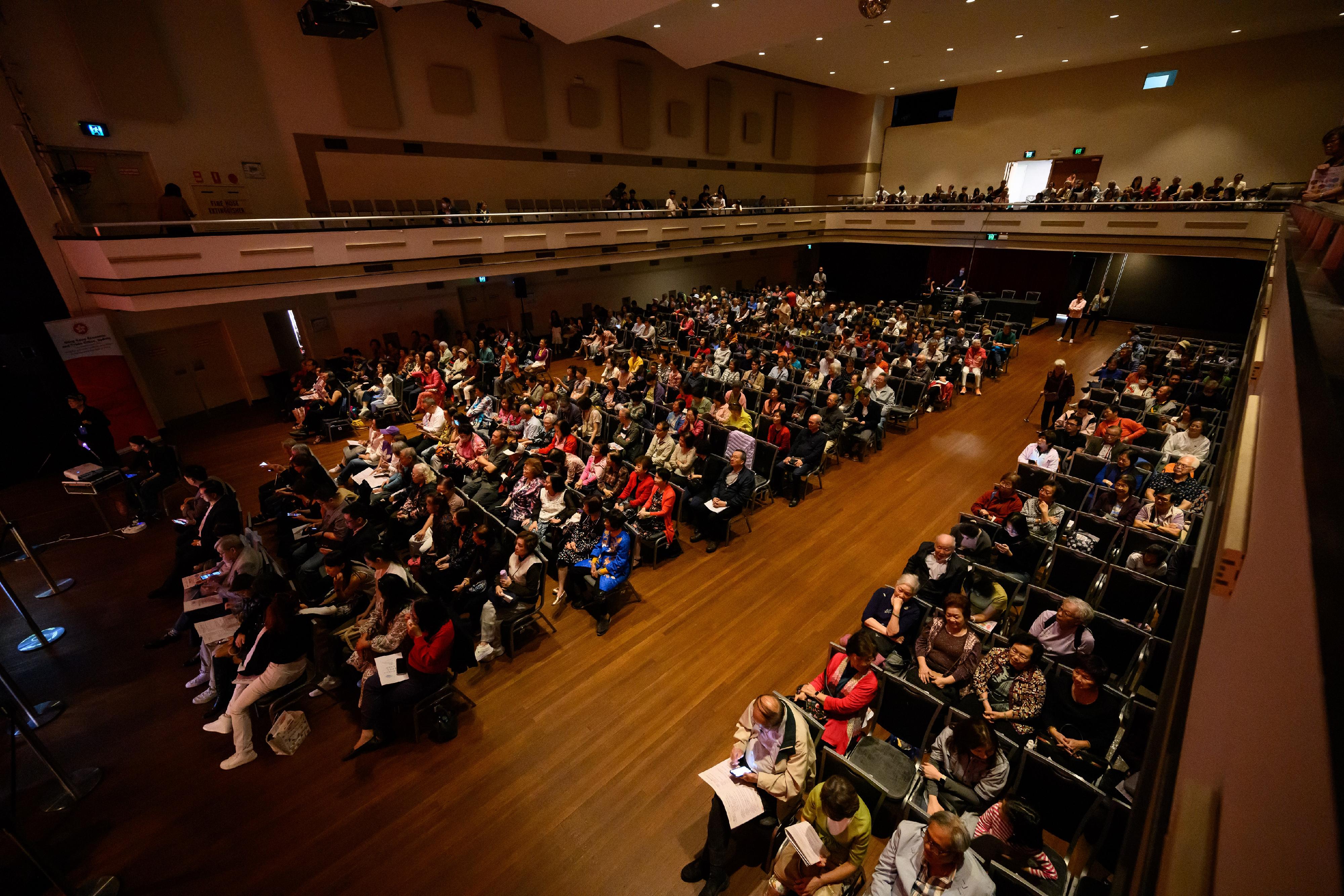 The Hong Kong Economic and Trade Office, Sydney (Sydney ETO) supported the Sing Fai Cantonese Opera Promotion Association in staging two performances of "Sing Fai Sydney Cultural Exchange: Advancing the Cantonese Opera Heritage" in Sydney, Australia, yesterday (April 18). The first performance was well received by around 700 audiences.