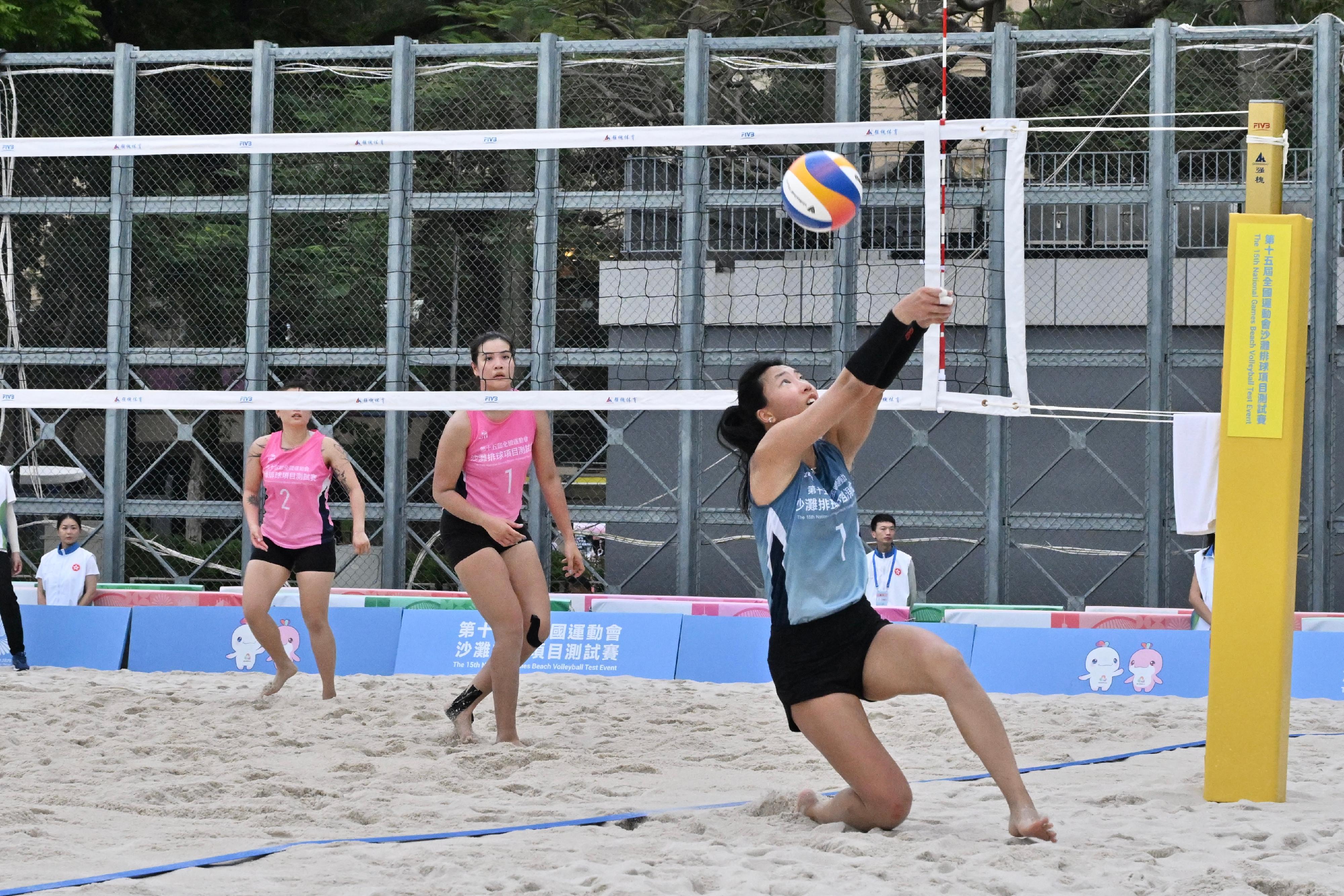 The 15th National Games Beach Volleyball test event continued at Victoria Park in Causeway Bay on April 19. Photo shows women's teams competing in the event.