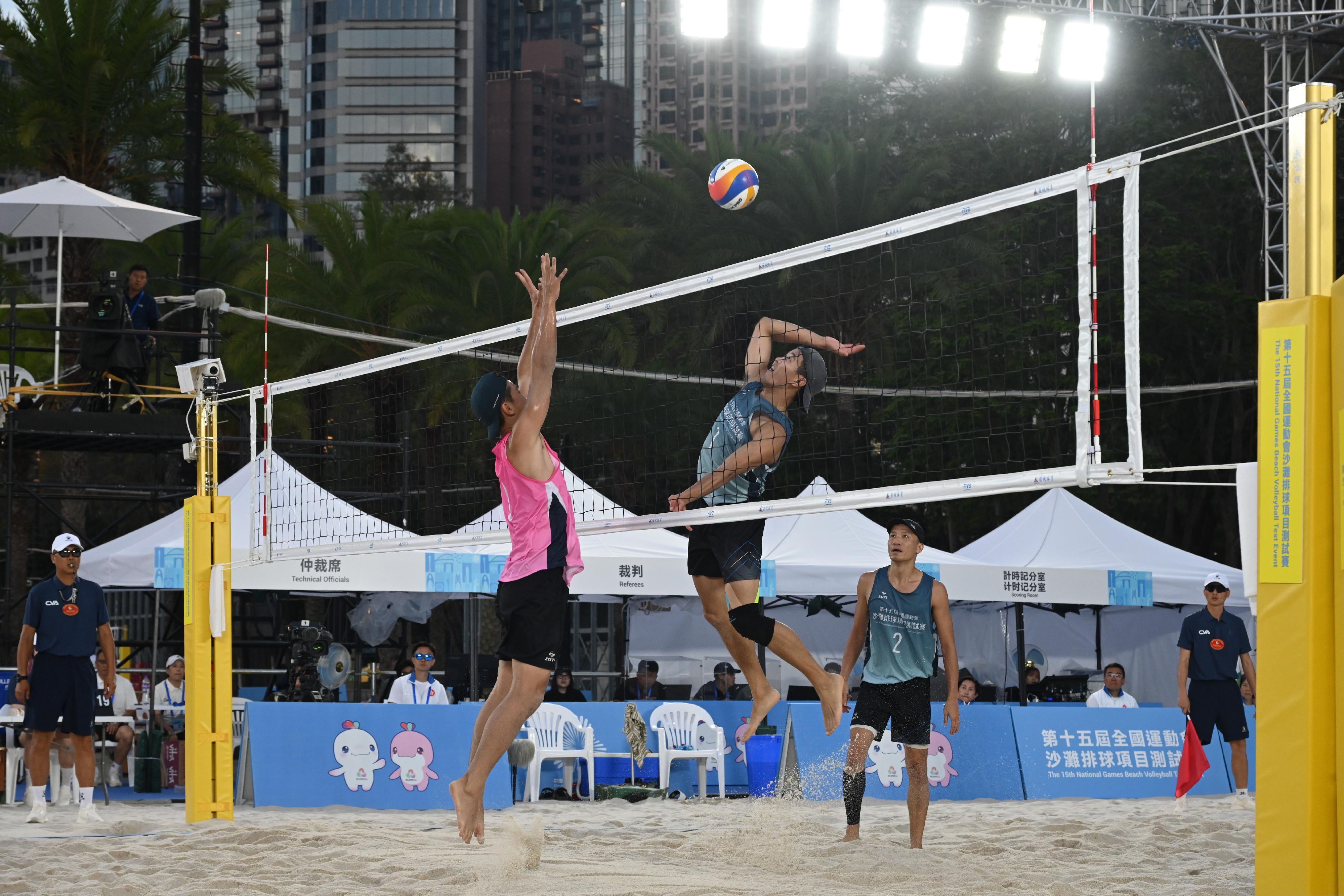 The 15th National Games Beach Volleyball test event concluded its final day at Victoria Park in Causeway Bay today (April 20). Photo shows men's teams competing in the event.