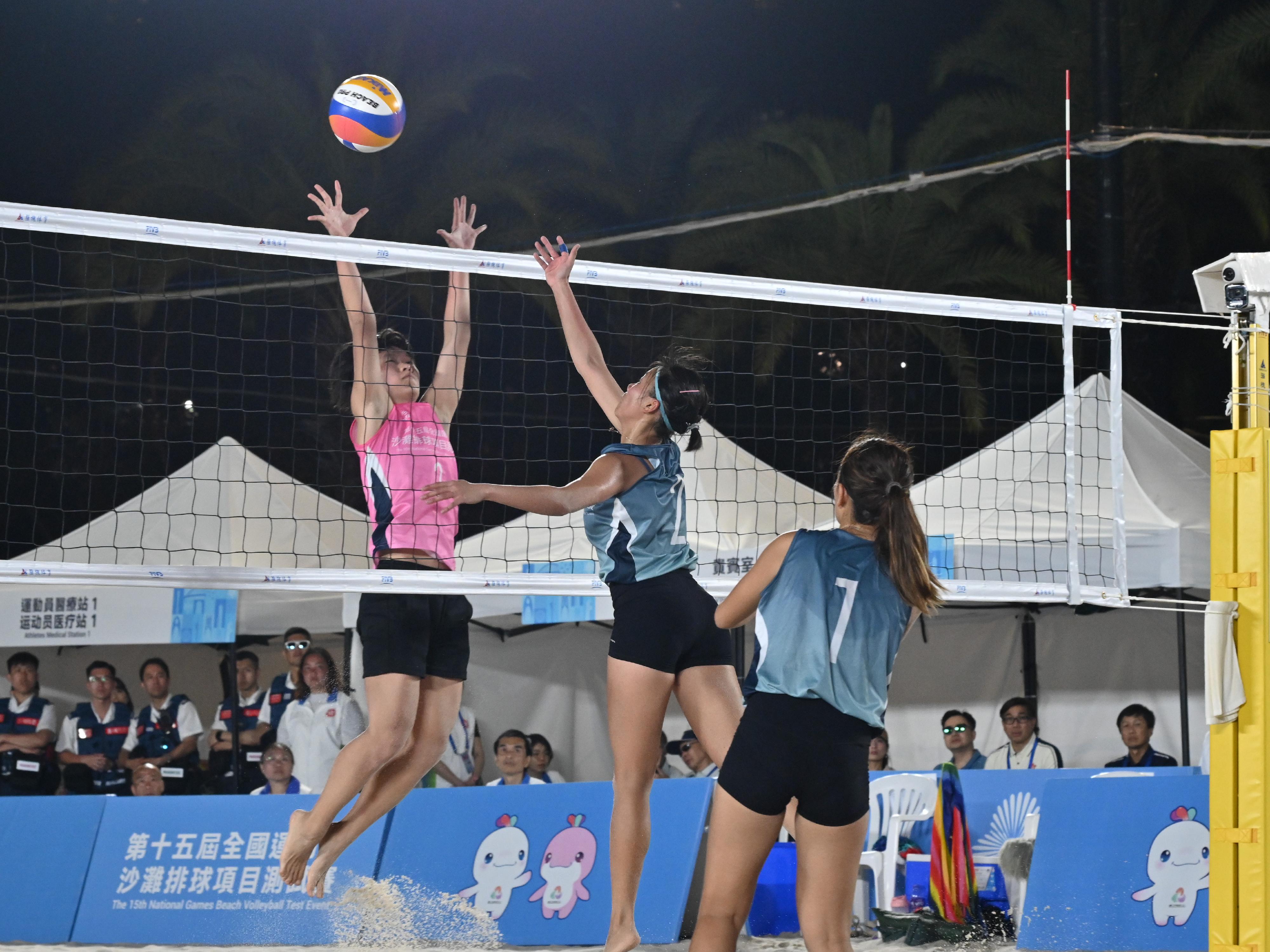 The 15th National Games Beach Volleyball test event concluded its final day at Victoria Park in Causeway Bay today (April 20). Photo shows women's teams competing in the event.