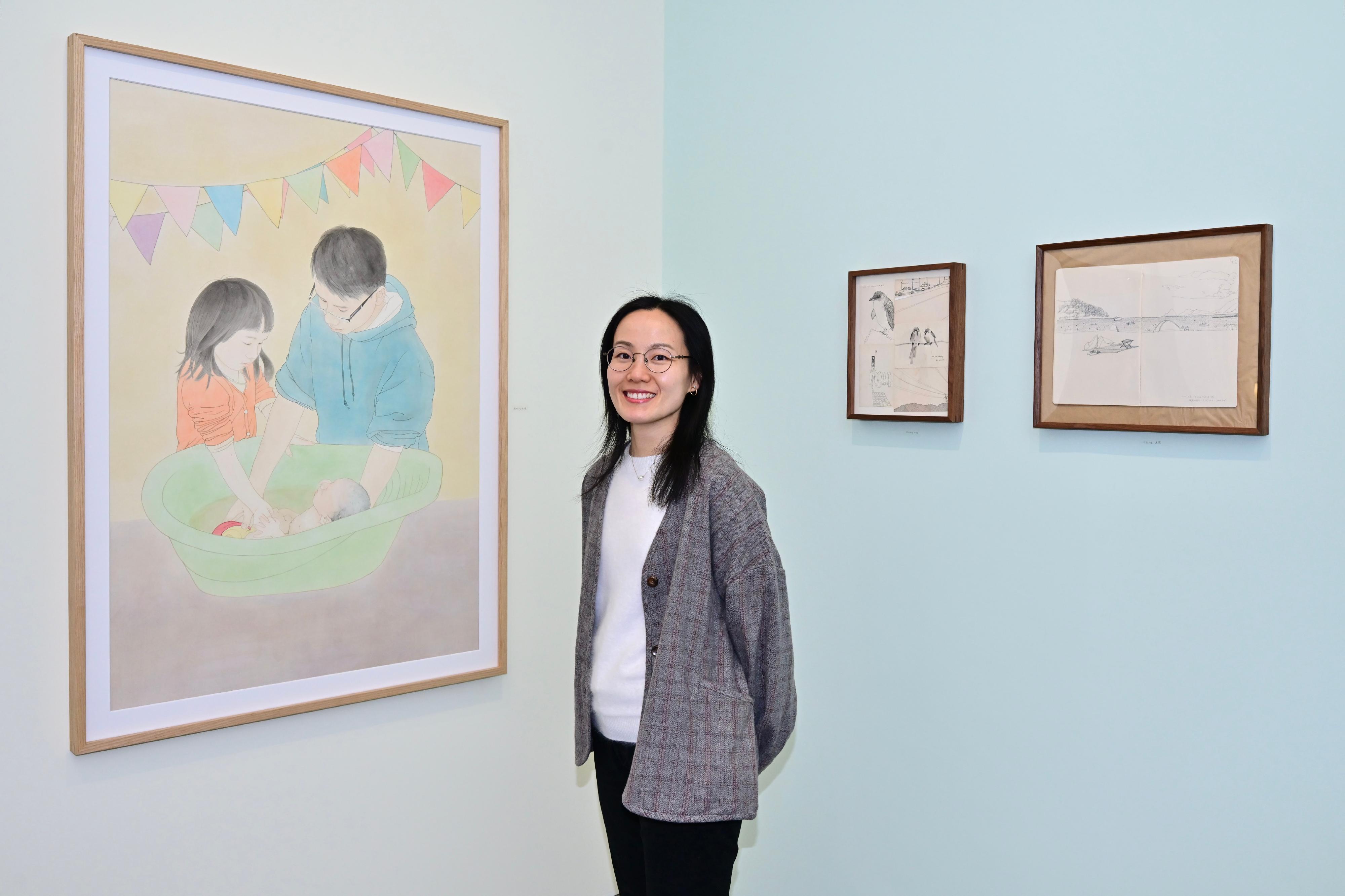 香港藝術館「香港賽馬會呈獻系列：塞尚和雷諾阿的世界——法國橘園美術館及奧賽博物館珍藏展」自開展以來深受市民歡迎，藝術館將延長展期至五月十四日。圖示香港藝術家賴筠婷與其裝置作品《日常細語》。