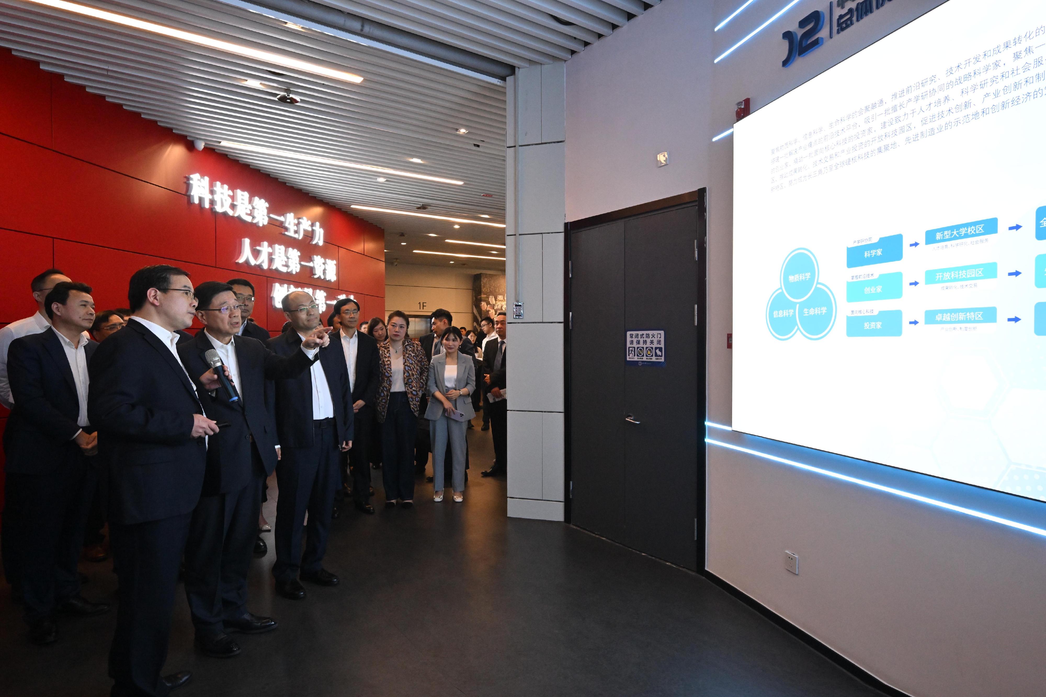 The Chief Executive, Mr John Lee, started his visit to Hangzhou today (April 22). Photo shows Mr Lee (third left) visiting the ZJU-Hangzhou Global Scientific and Technological Innovation Centre.
