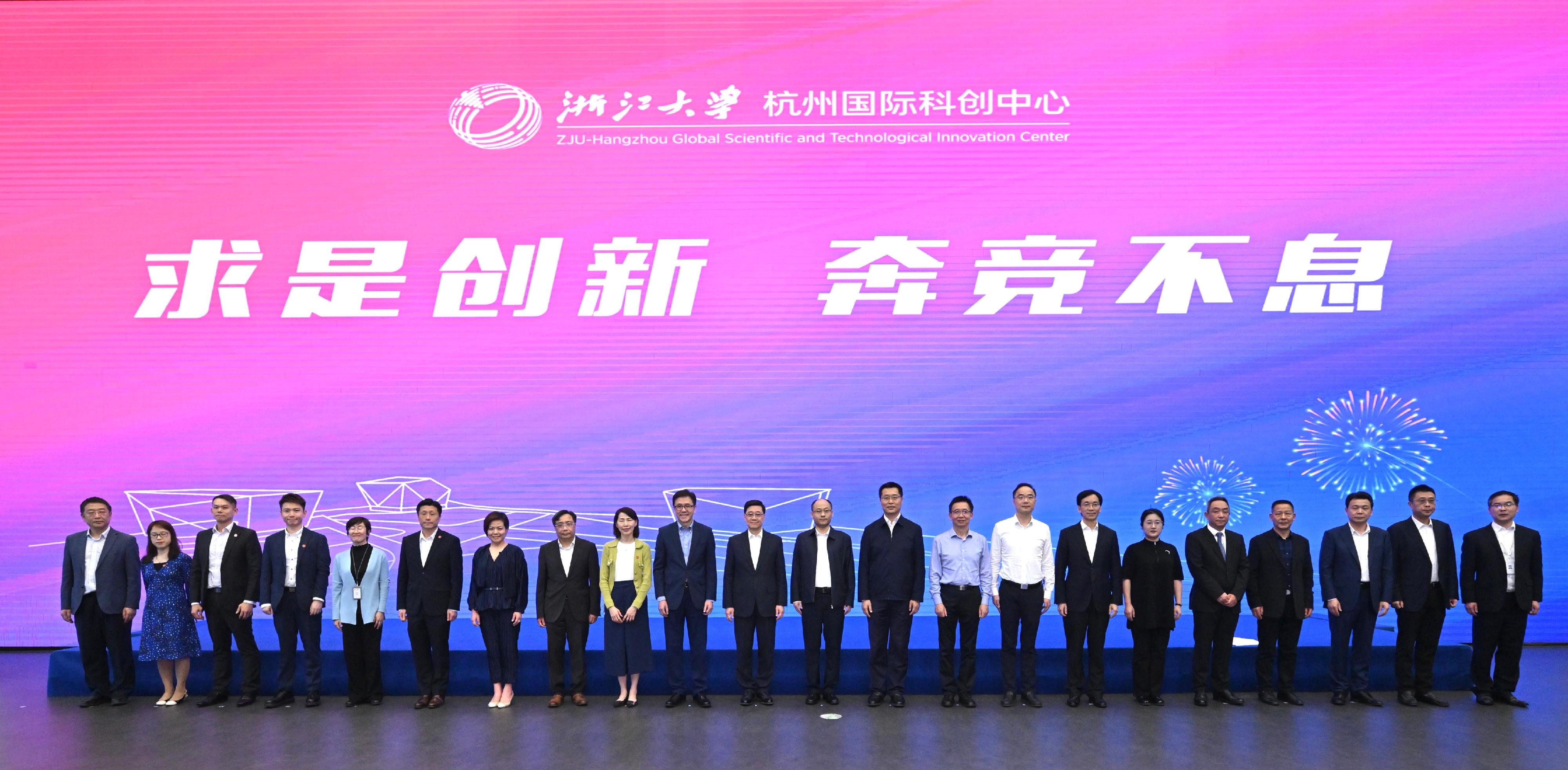 The Chief Executive, Mr John Lee, started his visit to Hangzhou today (April 22). Photo shows (from 10th left) the Secretary for Innovation, Technology and Industry, Professor Sun Dong; Mr Lee; the President of Zhejiang University, Mr Ma Yanming; Vice Governor of the Zhejiang Provincial People's Government Mr Lu Shan and other guests at the event.