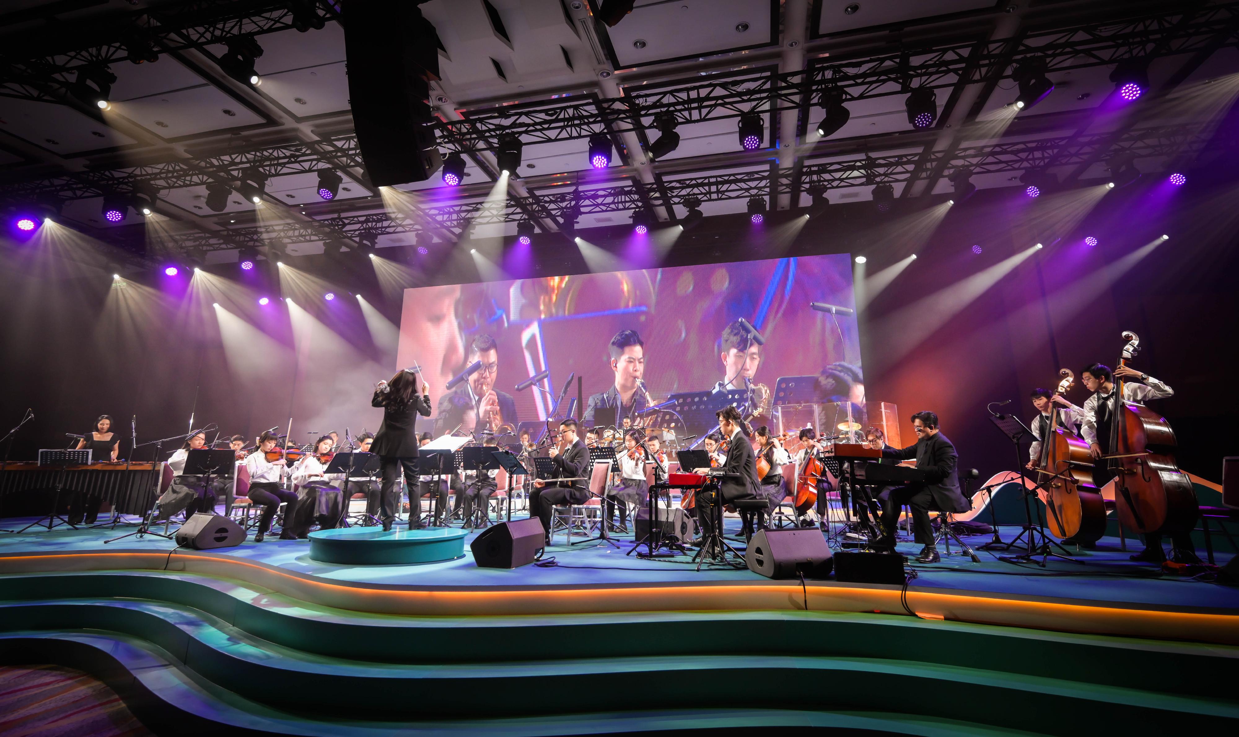 Key event of the Asia Cultural Co-operation Forum+ 2025, Ministerial Panel, has been held this afternoon (April 22). Photo shows the performance in the gala dinner showcased a blend of Chinese and Western traditional and contemporary music, demonstrating to the guests the diversified and vibrant of art and culture scene in Hong Kong.