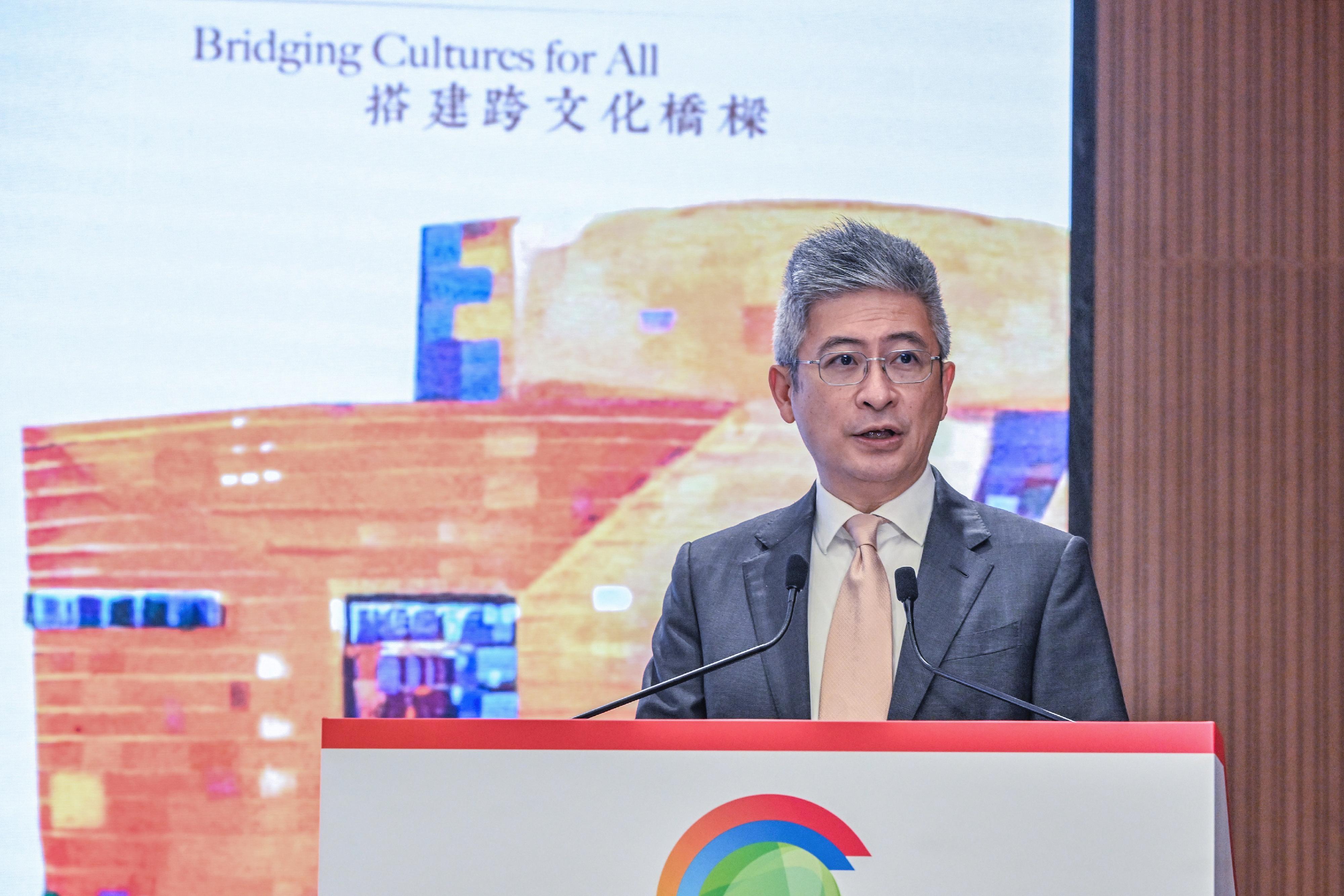 The Under Secretary for Culture, Sports and Tourism, Mr Raistlin Lau, delivers a speech at the Plenary on From Connect to Create: Platforms for Synergy today (April 23).