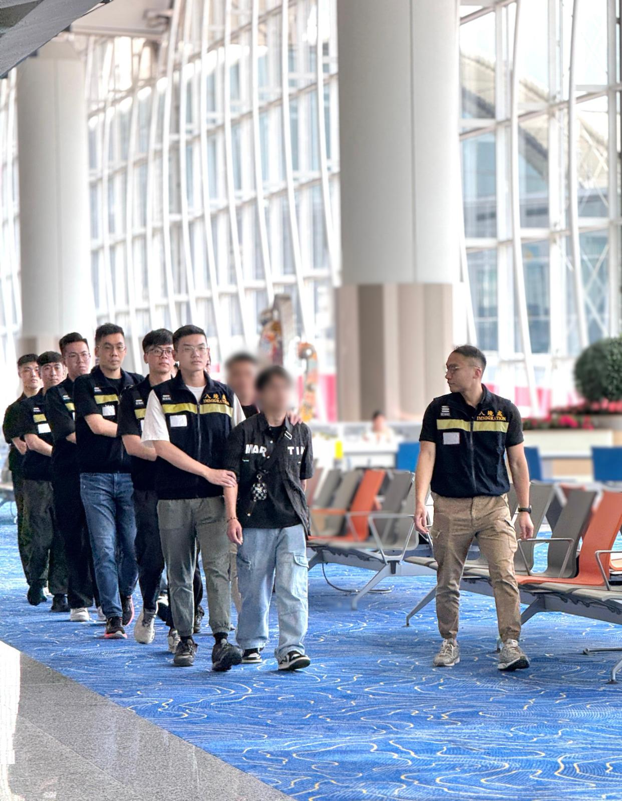 The Immigration Department (ImmD) carried out a repatriation operation today (April 23). A total of 26 Vietnamese illegal immigrants were repatriated to Vietnam. Photo shows removees being escorted by ImmD officers to depart from Hong Kong.
