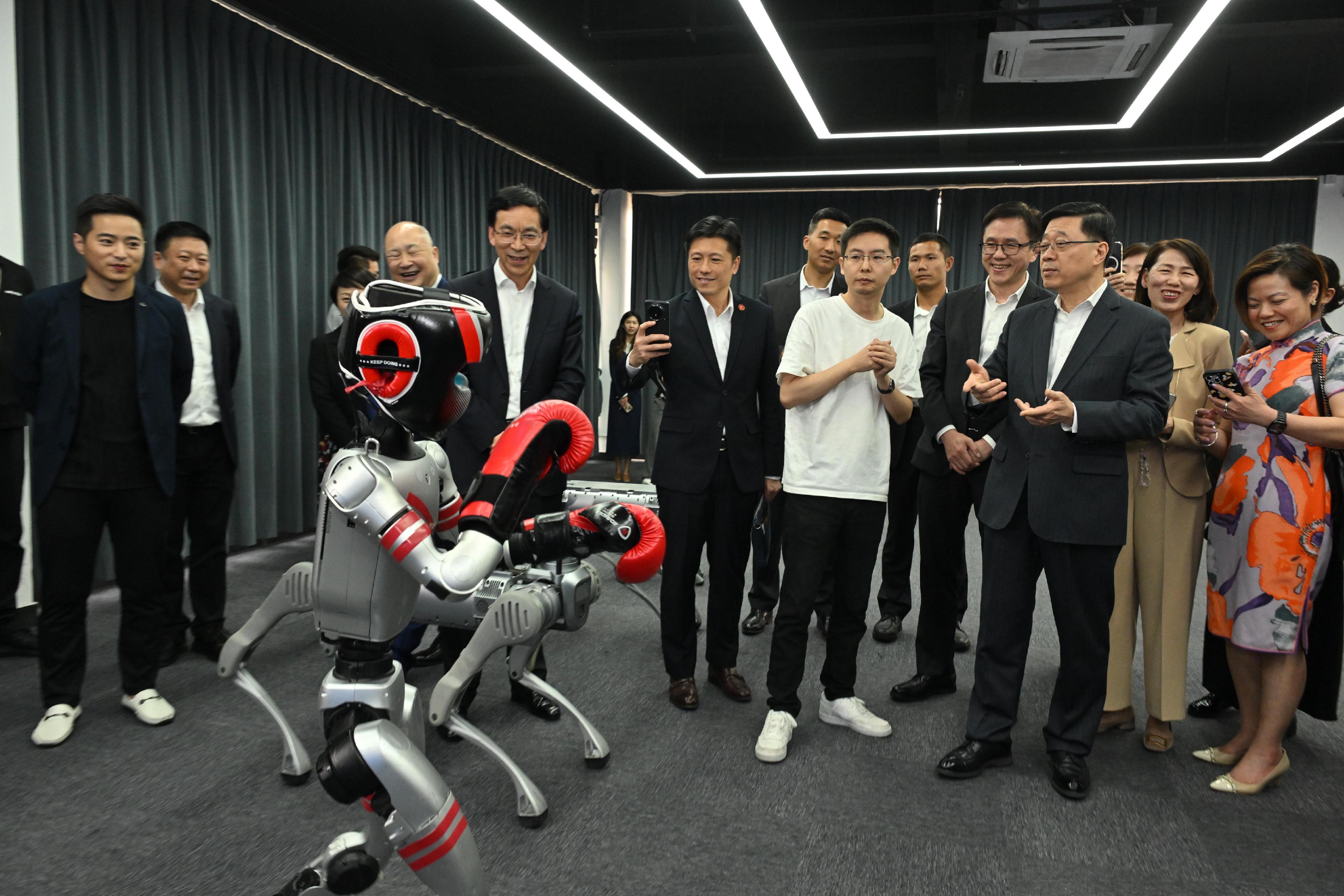 The Chief Executive, Mr John Lee, continued his visit to Hangzhou today (April 23). Photo shows Mr Lee (third right) visiting Hangzhou Yushu Technology Co Ltd.

