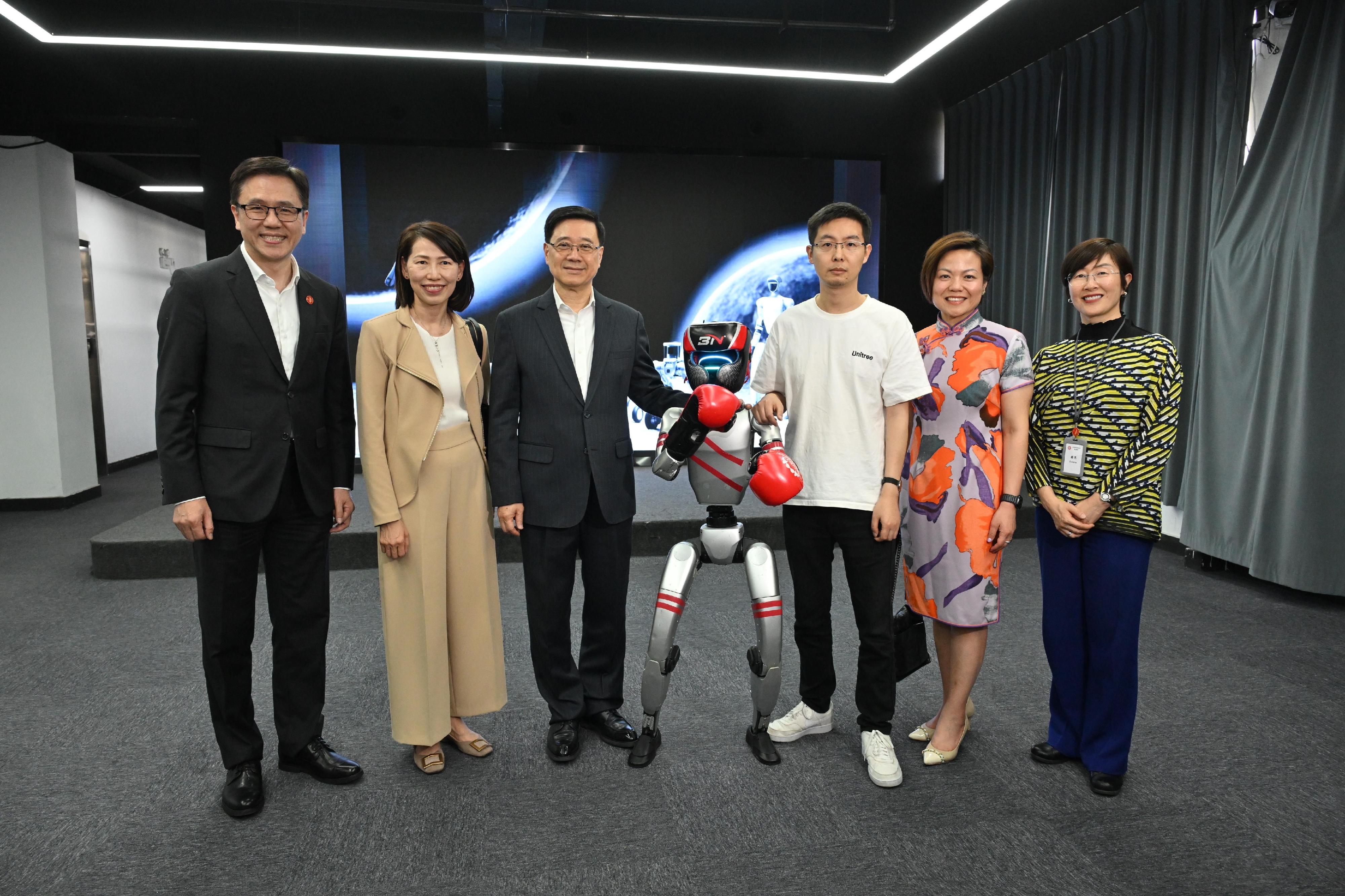 The Chief Executive, Mr John Lee, continued his visit to Hangzhou today (April 23). Photo shows Mr Lee (third left) visiting Hangzhou Yushu Technology Co Ltd. The Secretary for Innovation, Technology and Industry, Professor Sun Dong (first left), also attends.

