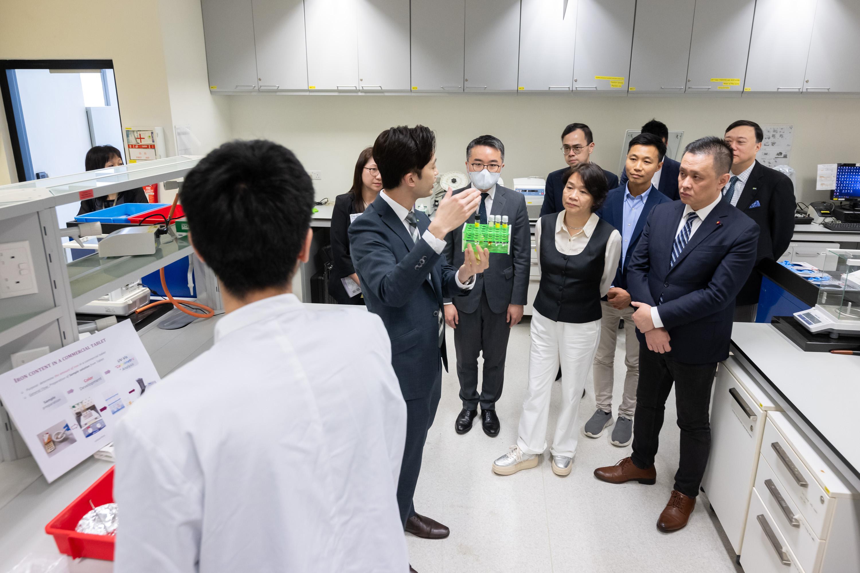 The Legislative Council (LegCo) Subcommittee on Promoting the Development of Hong Kong into an International Education Hub visits Hong Kong Metropolitan University (HKMU) today (April 23) to learn about the important role played by vocational and professional education and training in developing Hong Kong into an international post-secondary education hub. Members visited the Testing and Certification Laboratory at the Jockey Club Campus of the HKMU.
