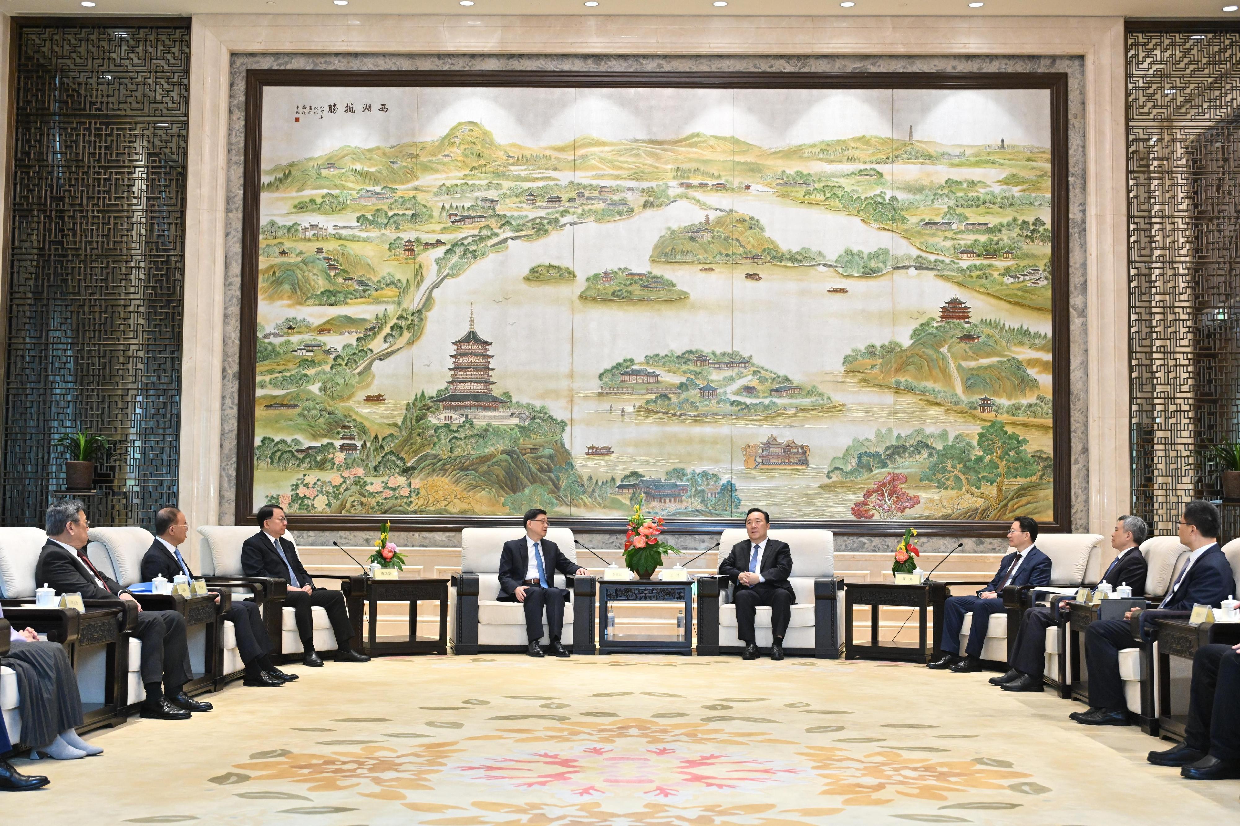 The Chief Executive, Mr John Lee, continued his visit to Hangzhou today (April 24). Photo shows Mr Lee (fourth left) meeting with the Secretary of the CPC Zhejiang Provincial Committee, Mr Wang Hao (fourth right).