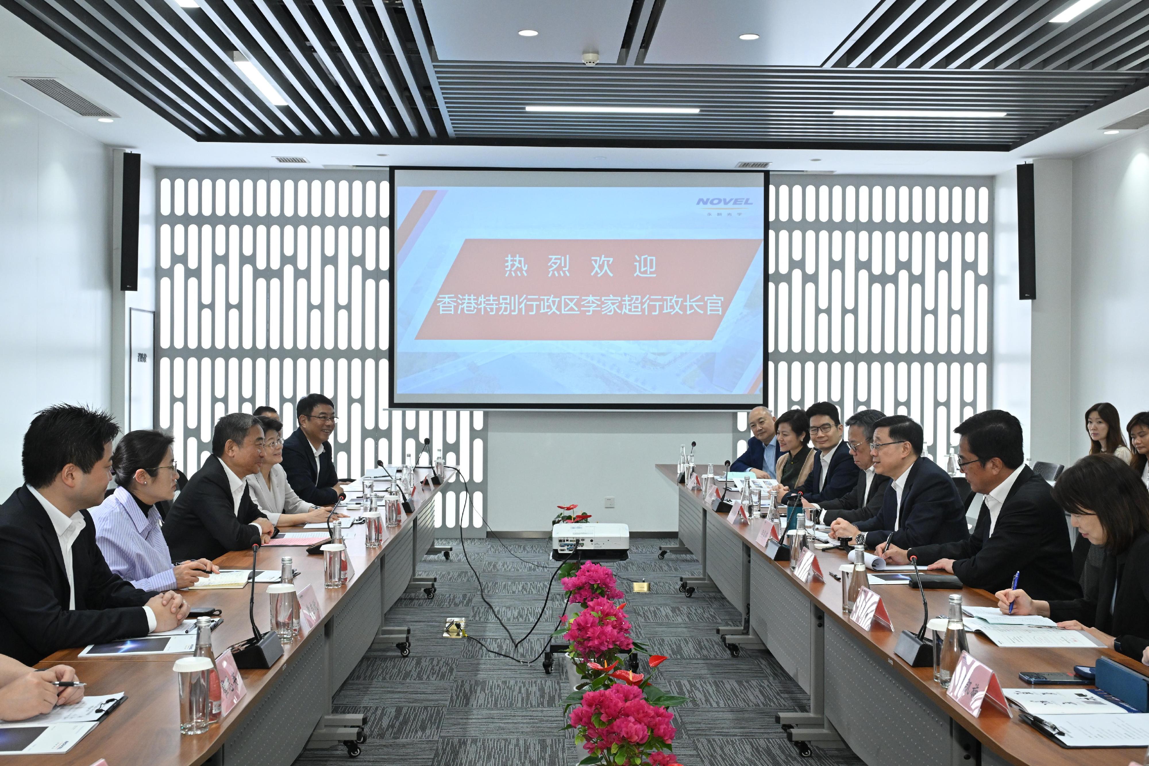 The Chief Executive, Mr John Lee, arrived in Ningbo this afternoon (April 24). Photo shows Mr Lee (third right) meeting with representatives of Ningbo Yongxin Optics Co Ltd during the visit there.