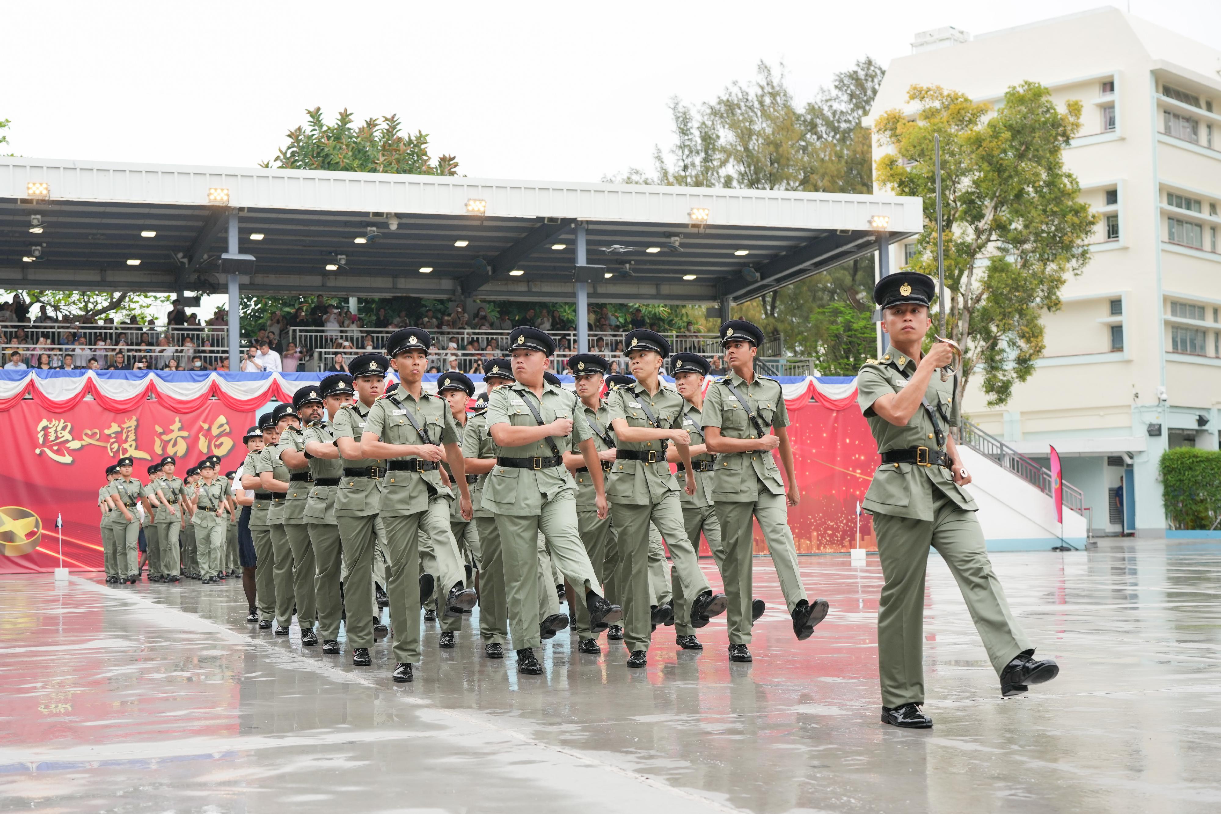The Correctional Services Department held a passing-out parade at the Hong Kong Correctional Services Academy today (April 25).