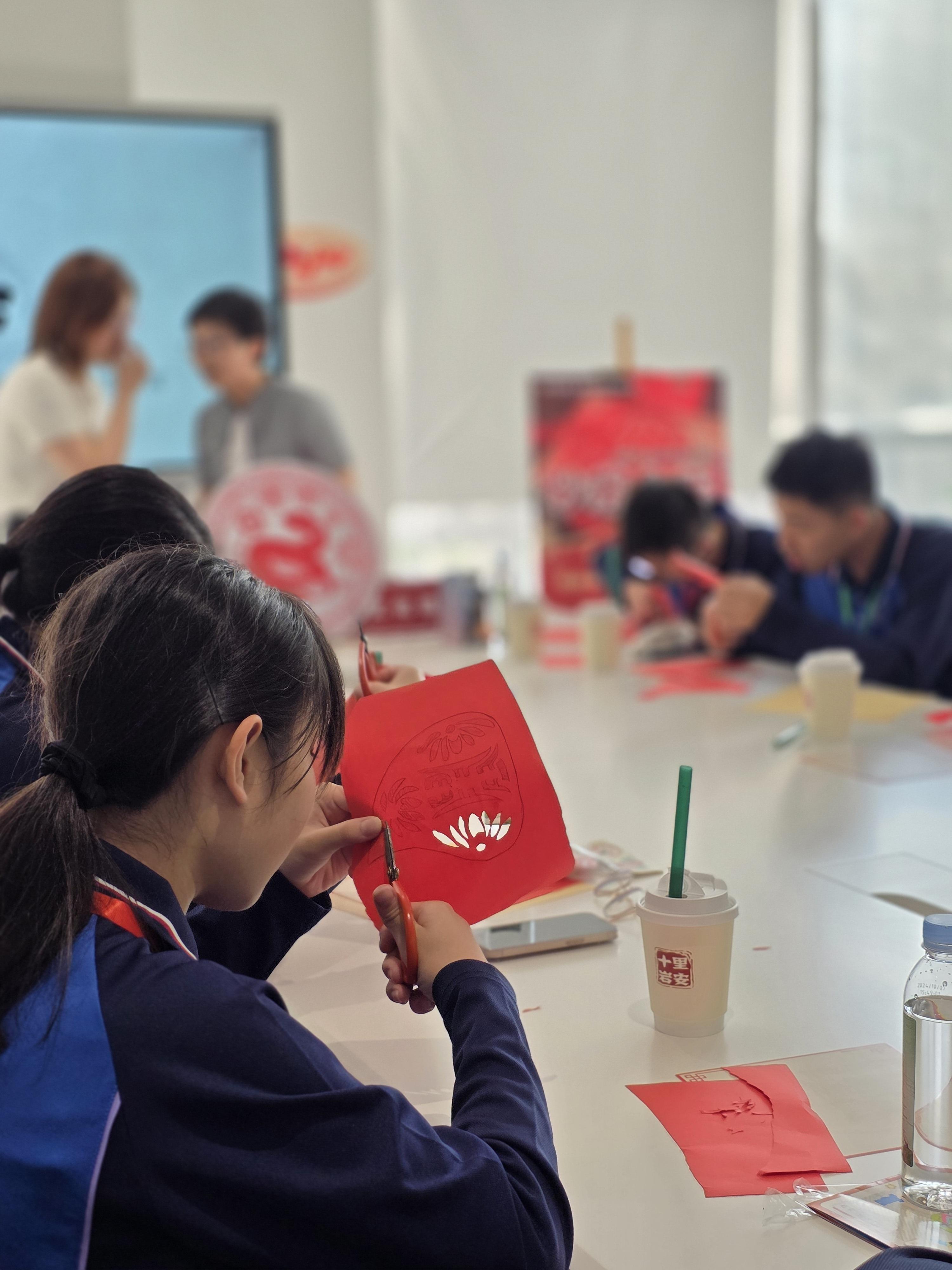 The Immigration Department Youth Leaders Corps (IDYL) organised the three-day National Games in Touch: Chaoshan Exchange Tour from April 22 to 24. Photo shows IDYL members participating in a Chinese paper-cutting art workshop.