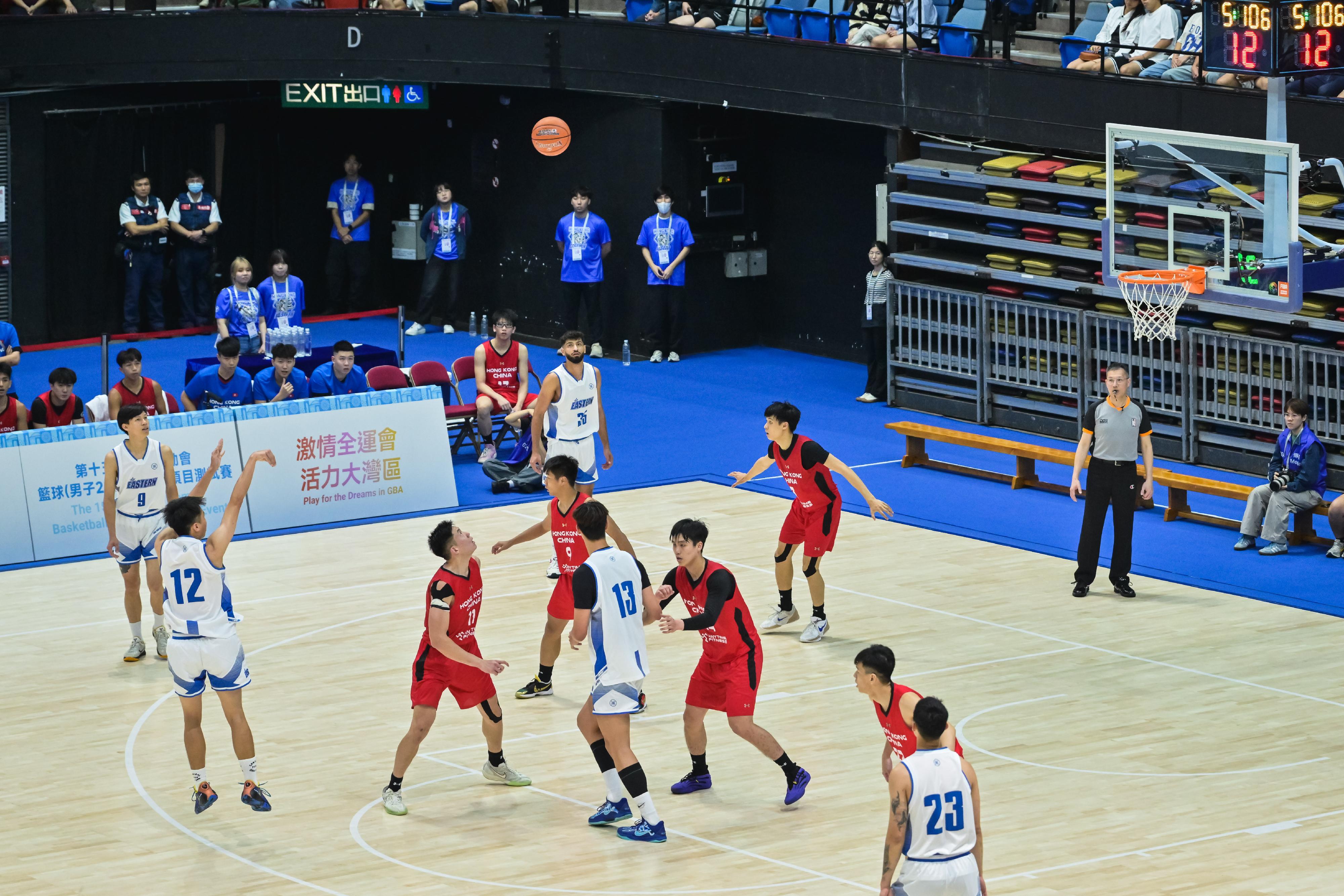 The 15th National Games Basketball (Men's U22) test event was held at the Hong Kong Coliseum in Hung Hom on April 26. Photos shows Hong Kong A1 Division Championship basketball team Hong Kong Eastern competing with the Hong Kong Men's U22 representative team at the event.