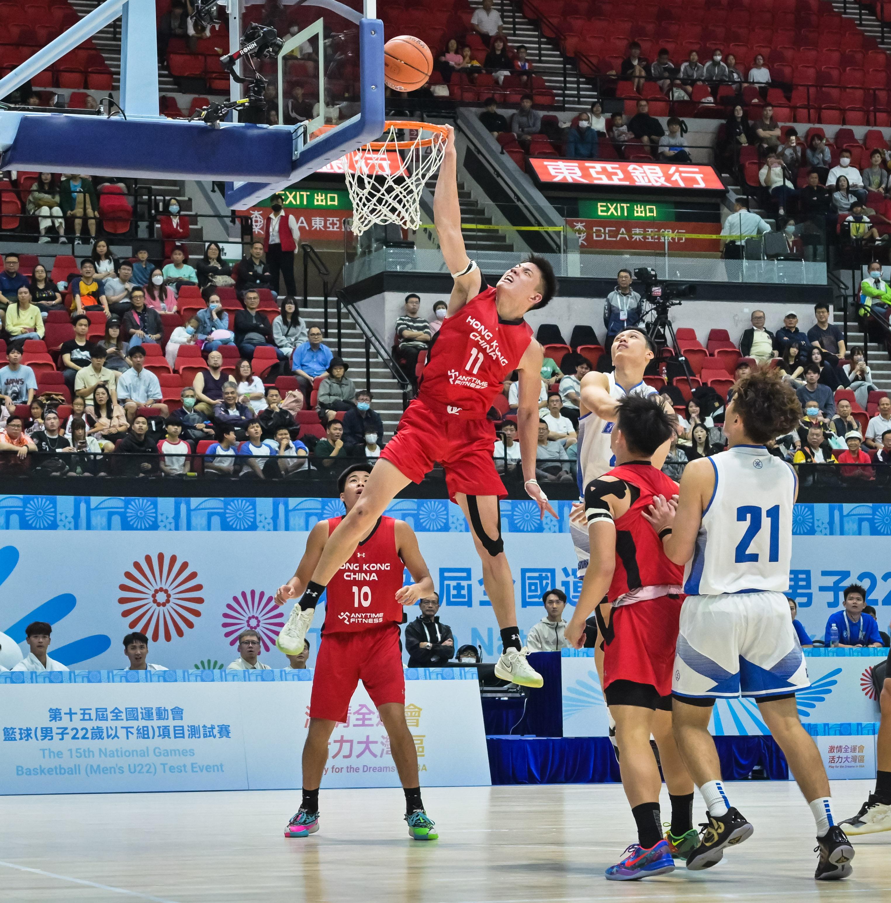 The 15th National Games Basketball (Men's U22) test event was held at the Hong Kong Coliseum in Hung Hom on April 26. Photos shows Hong Kong A1 Division Championship basketball team Hong Kong Eastern competing with the Hong Kong Men's U22 representative team at the event.
